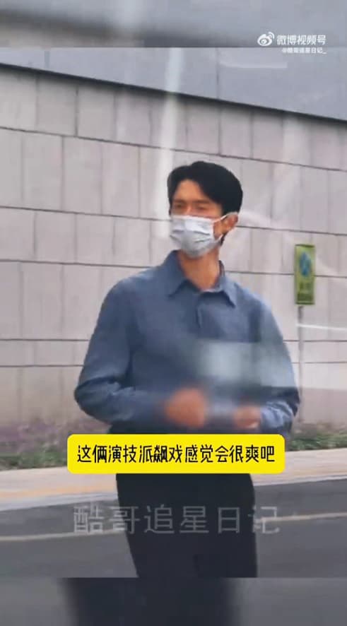 過往政治色彩鮮明，吳慷仁選擇西進大陸拍戲，引起許多人不諒解。（翻攝自酷哥追星日記微博）