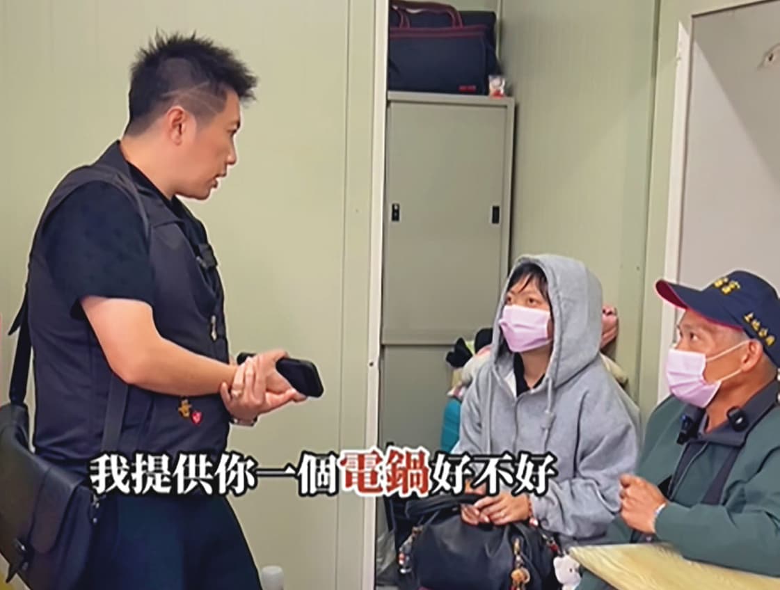 →受害者指控，賓賓哥（左）打造公益善心的人設，目的是為了斂財。（翻攝賓賓哥臉書）