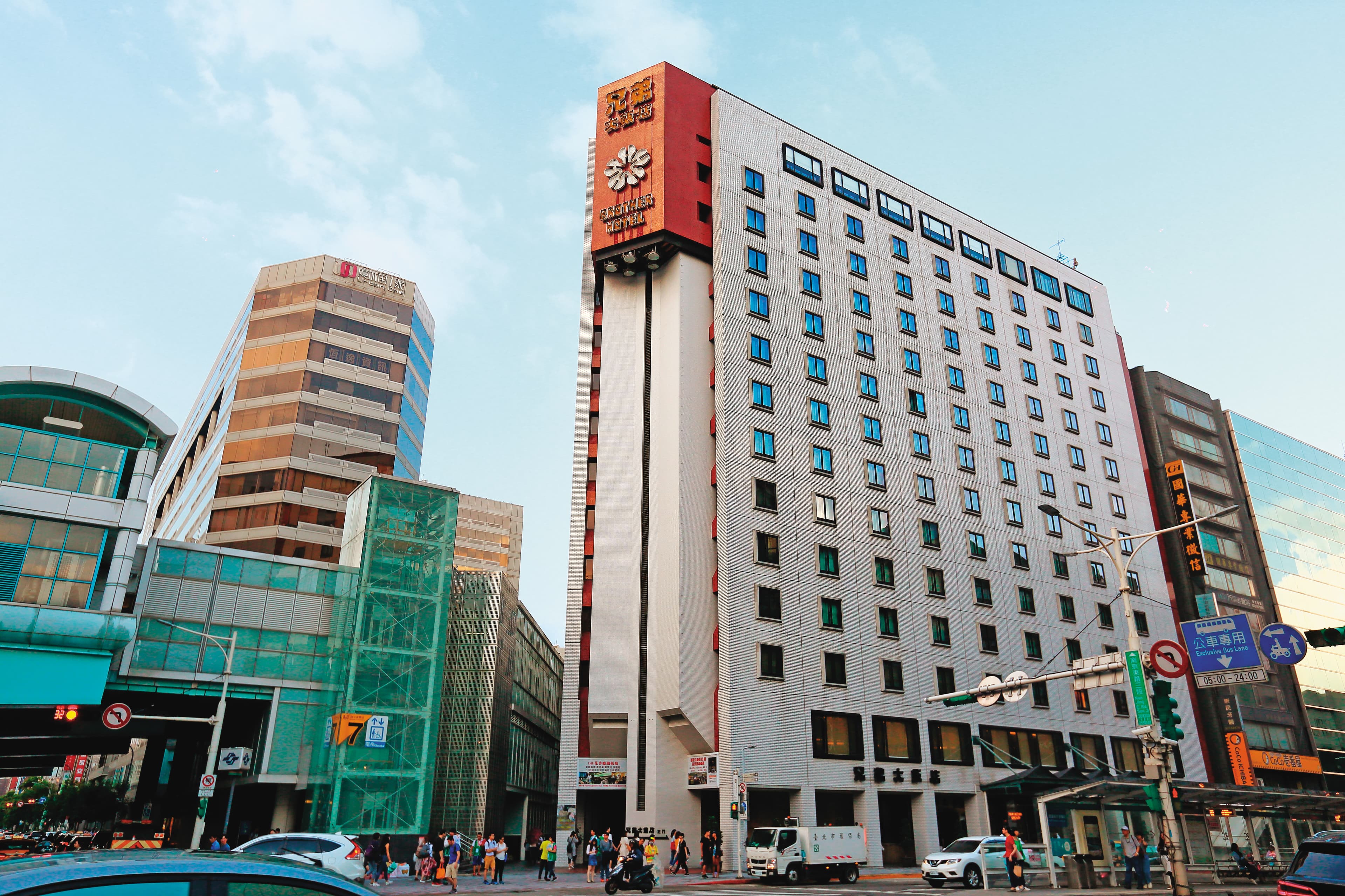 兄弟飯店（圖）是洪騰勝與4位弟弟合資開設，但如今洪騰勝已無持股。