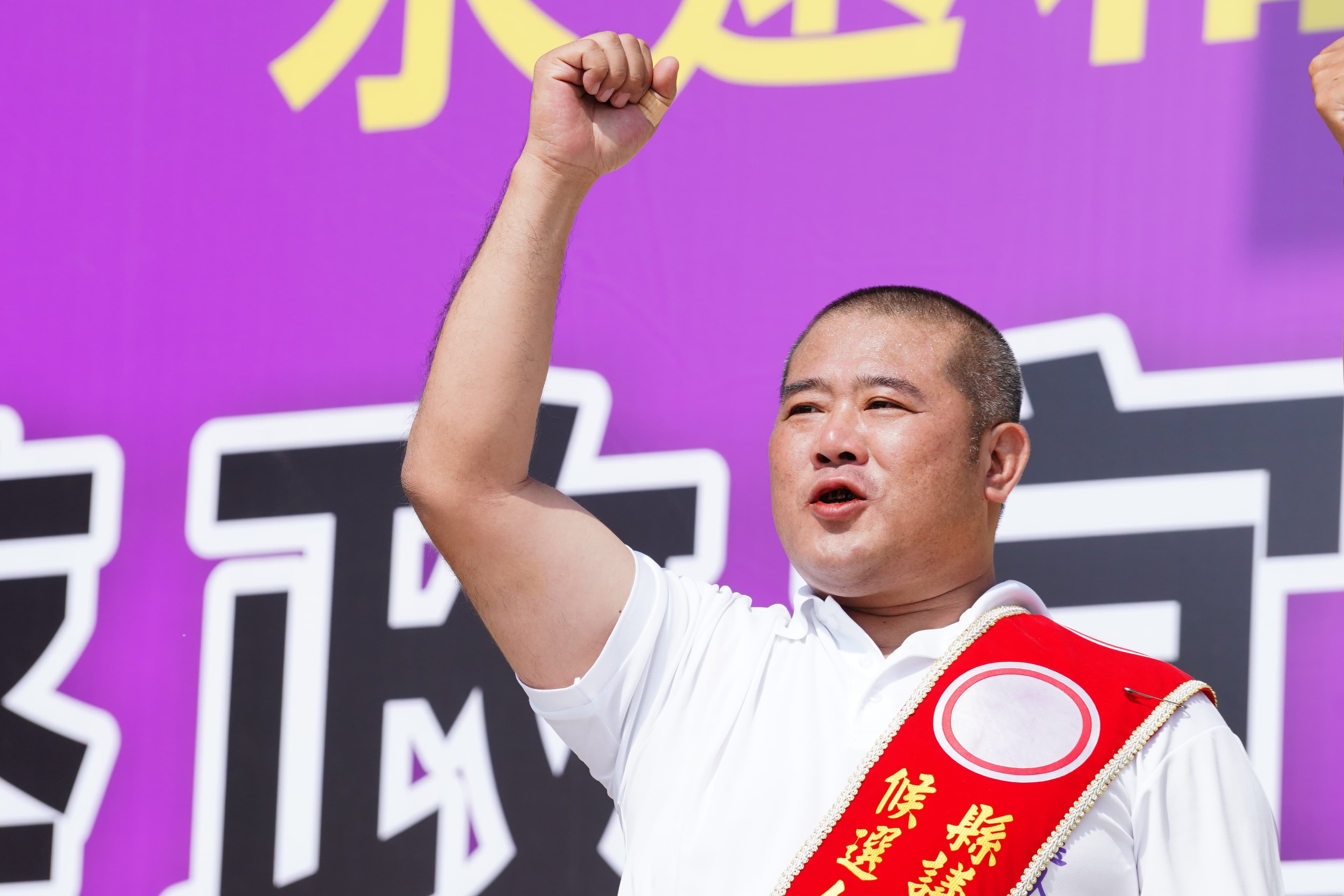 「雨刷」蔡政宜2022年參加選嘉義縣議員並高票當選,當時即引發不少職棒球迷不滿。(本刊資料照)