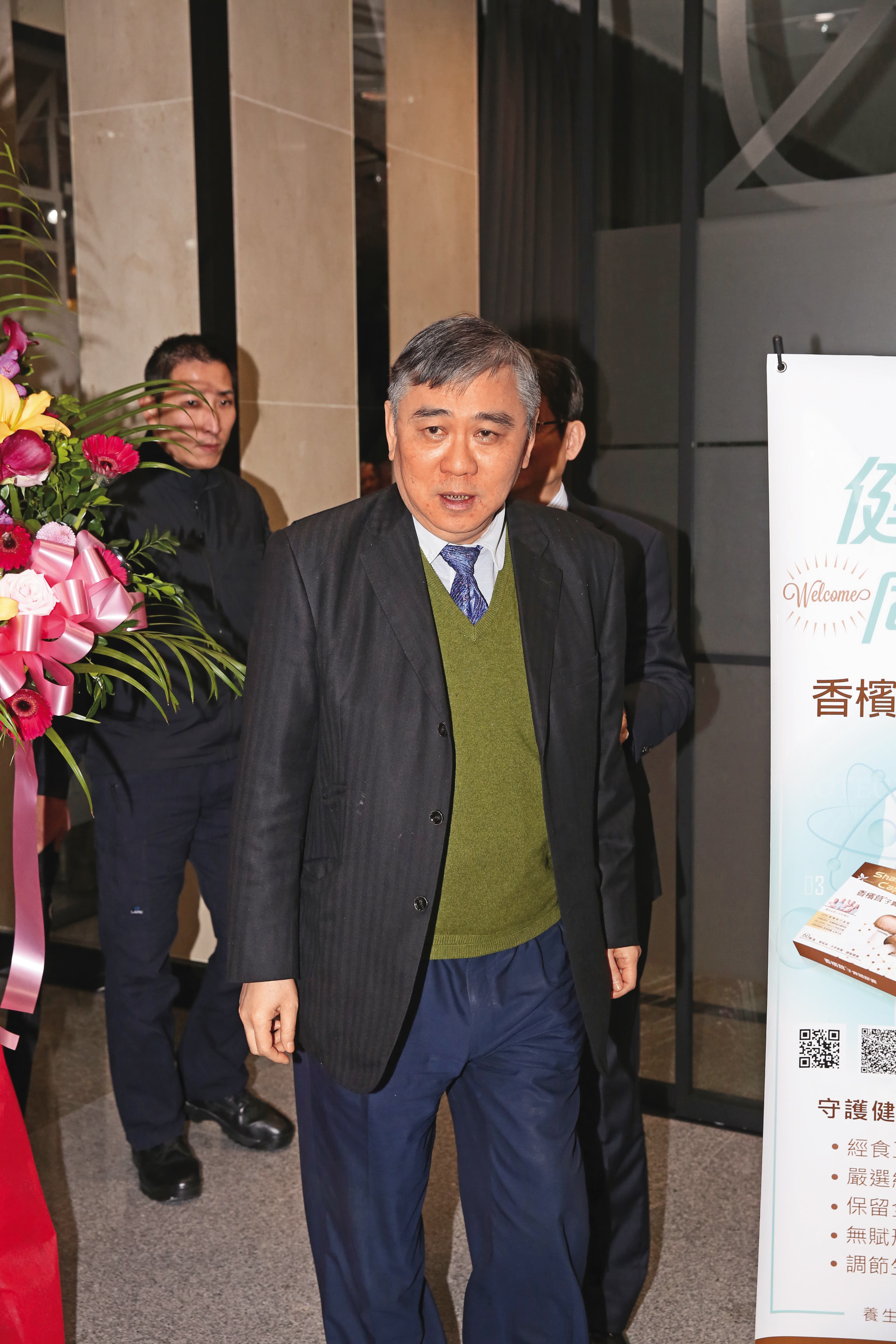 王文洋面臨認親官司，擔心遭設局，已付出上千萬元現金給宋女。