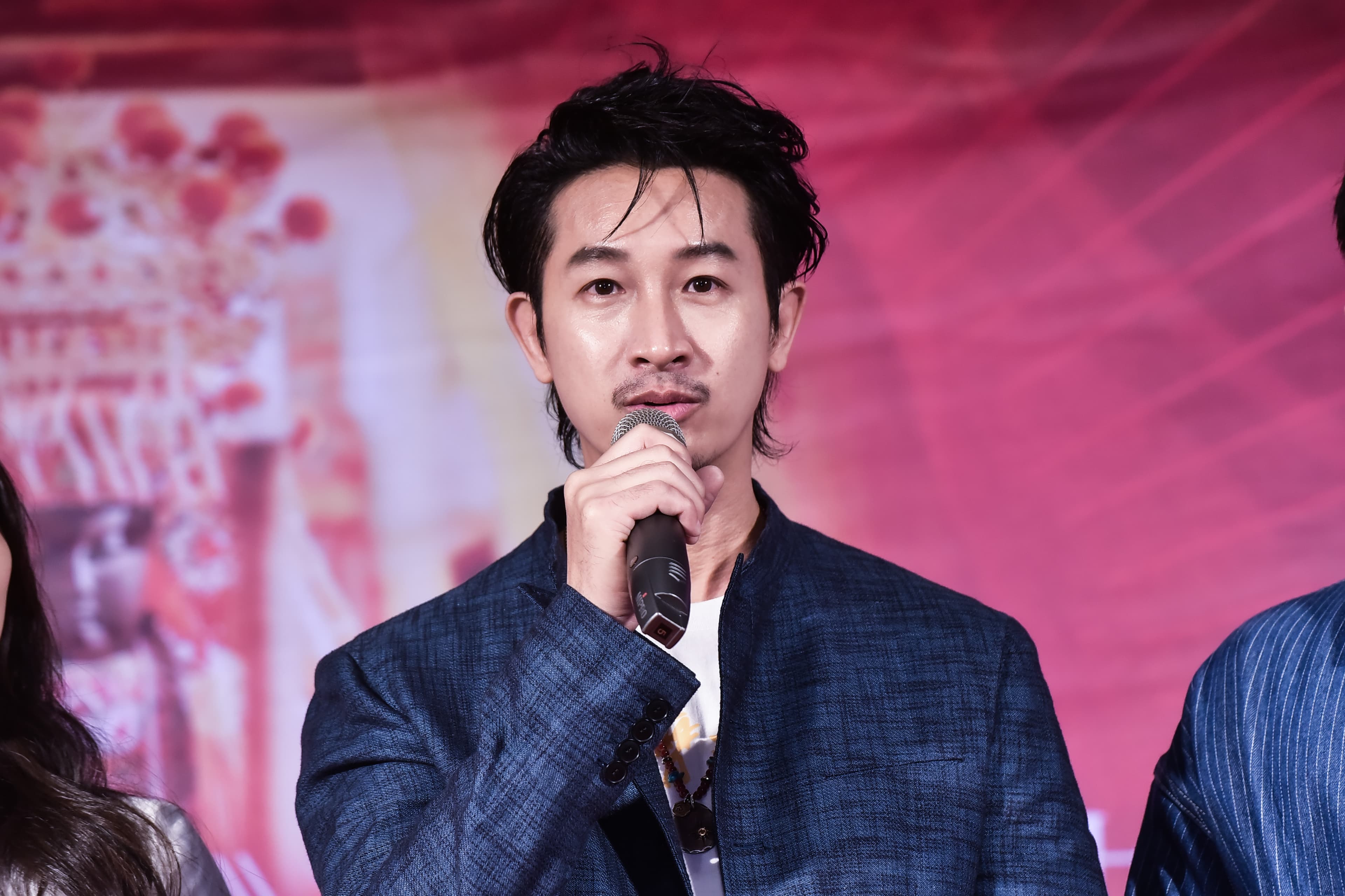 Darren（邱凱偉）飾演的雷法宗師因嚮往自由而拒絕編列仙班，翻轉神仙高高在上的形象。(北投映像電影提供)