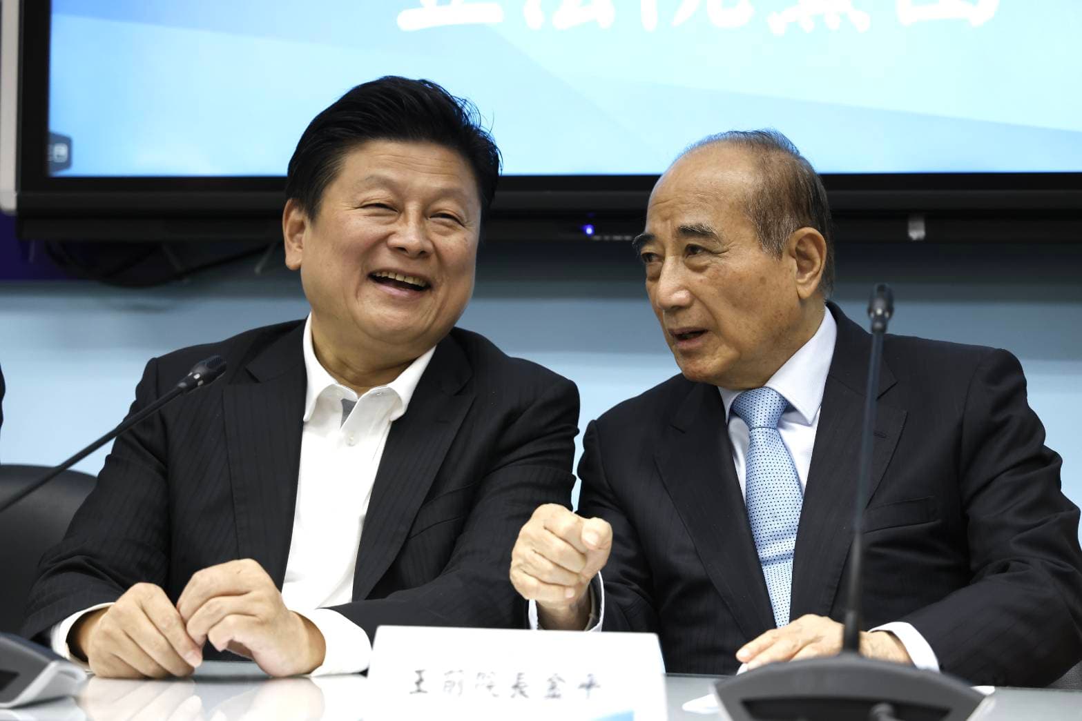 王金平拜會國民黨團，同框國民黨總召傅崐。
