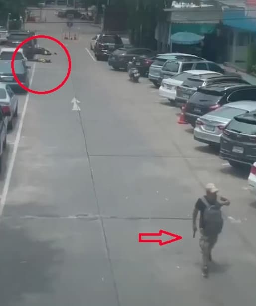 槍手（前）犯案後疑似在現場輕生，身份與犯案動機仍待釐清。（翻攝自X @AZ_Intel）