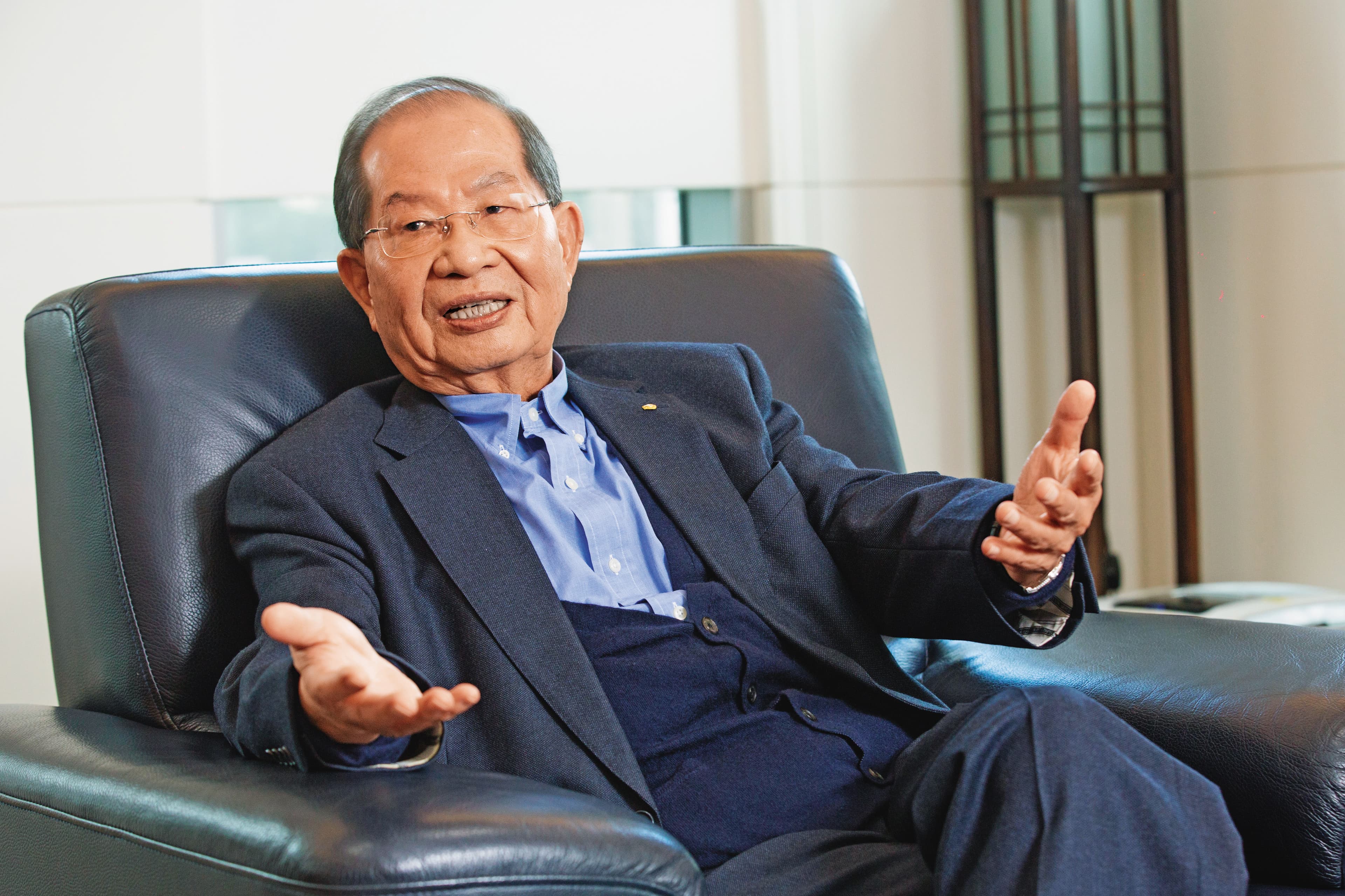 陽信銀行董事長陳勝宏認為，央行提高存準率，會減少市場上1,200億元流動資金，某種意義上也是升息。