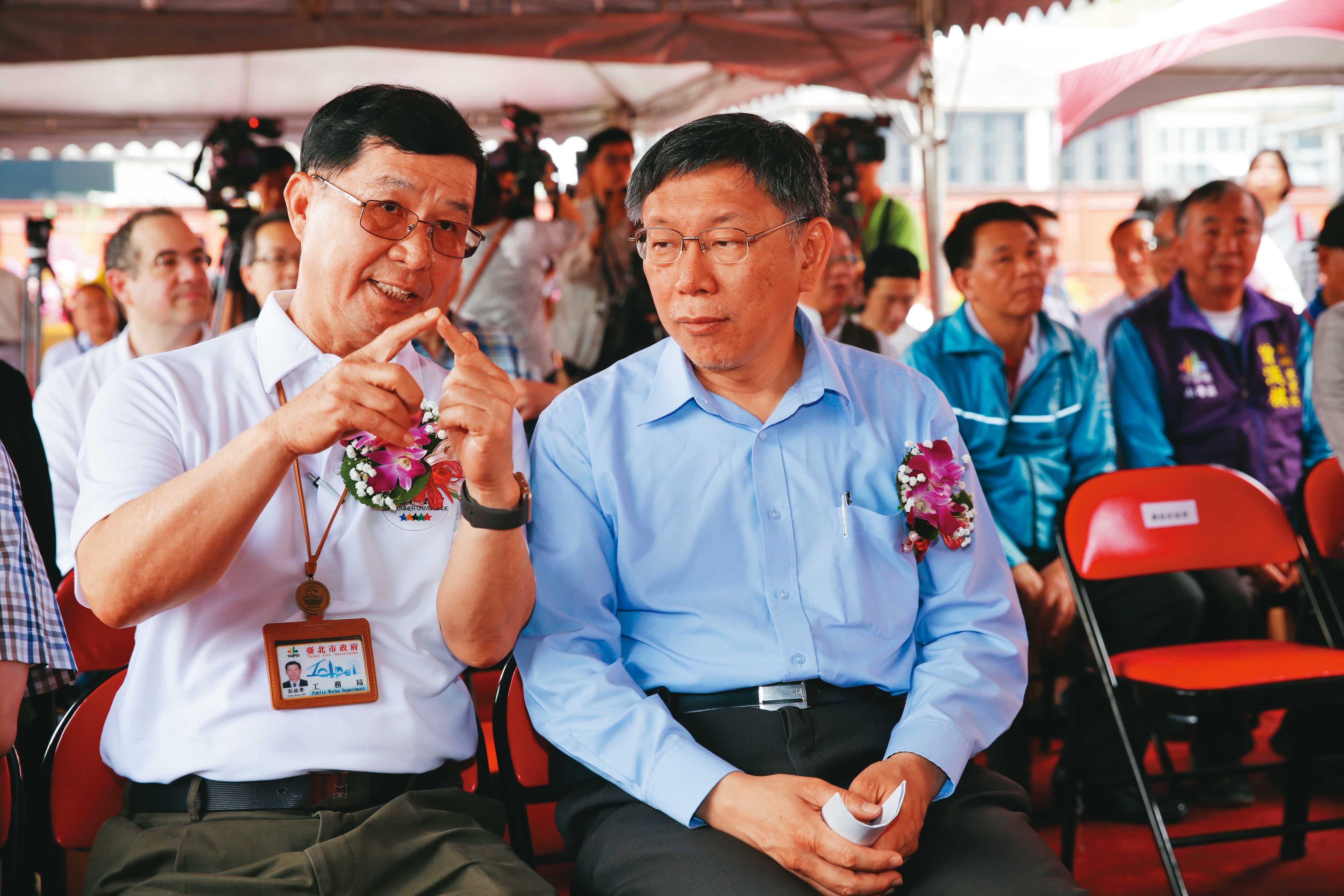 柯文哲（右）拉拔曾任工務局長的彭振聲（左）為副市長，2人皆涉及京華城改建弊案，成為檢廉鎖定目標。
