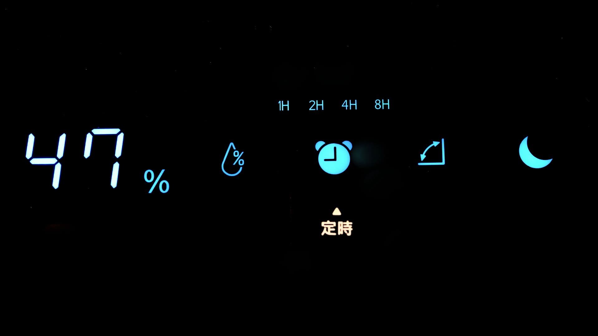 每累積1,800小時使用，機器自動提醒濾網該清潔，不怕忘記、也不怕堵塞過熱，讓除濕維持最佳效。