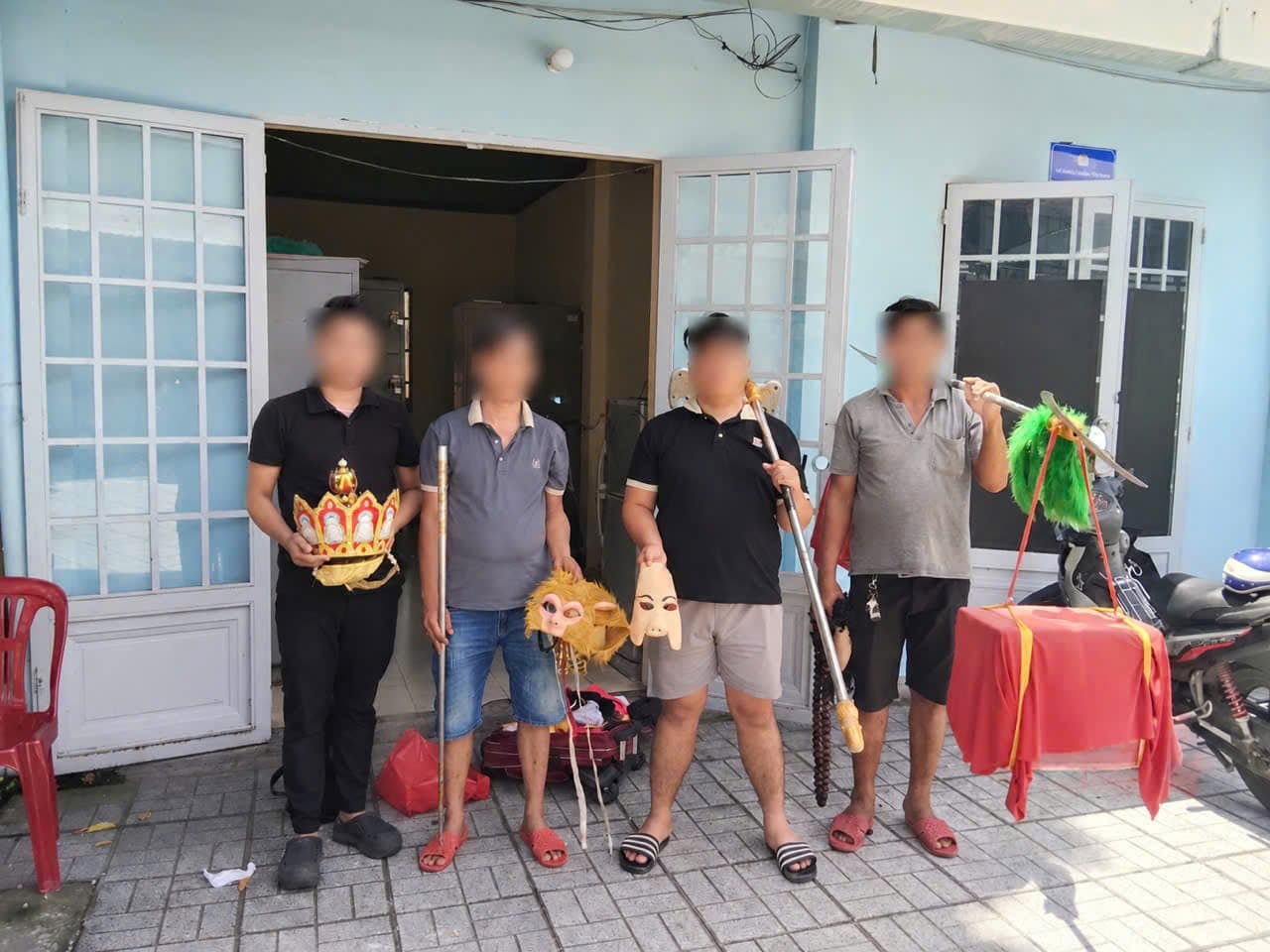唐三藏一行人違法遭警方逮捕。（翻攝越南警方臉書）