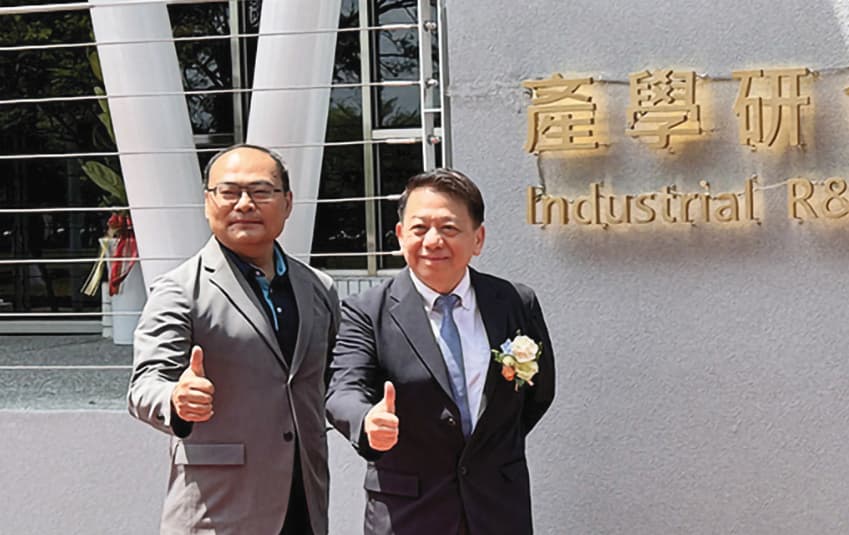 李一民（左）與陳敦基（右）2人關係密切，陳續任校長失利後，李出馬角逐校長，被校內教職員視為陳的人馬。（翻攝高雄餐旅大學官網）