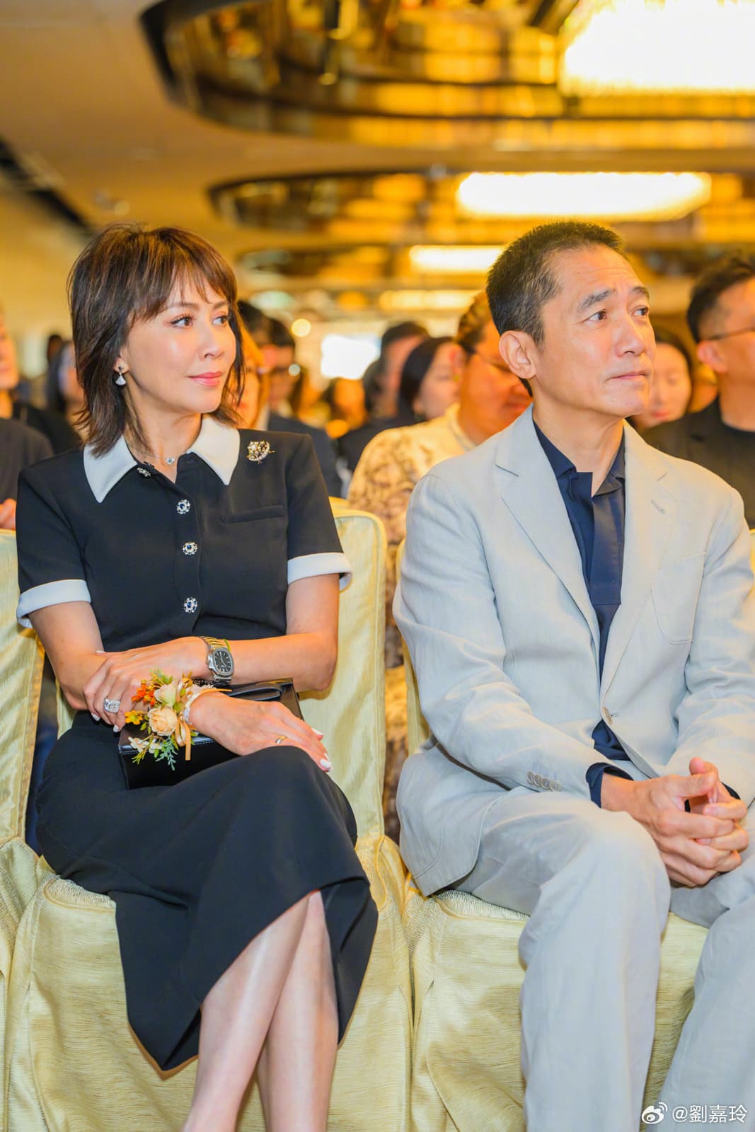 8月底梁朝偉還偕同劉嘉玲一起出席守護兒童健康的公益活動。（翻攝劉嘉玲微博）