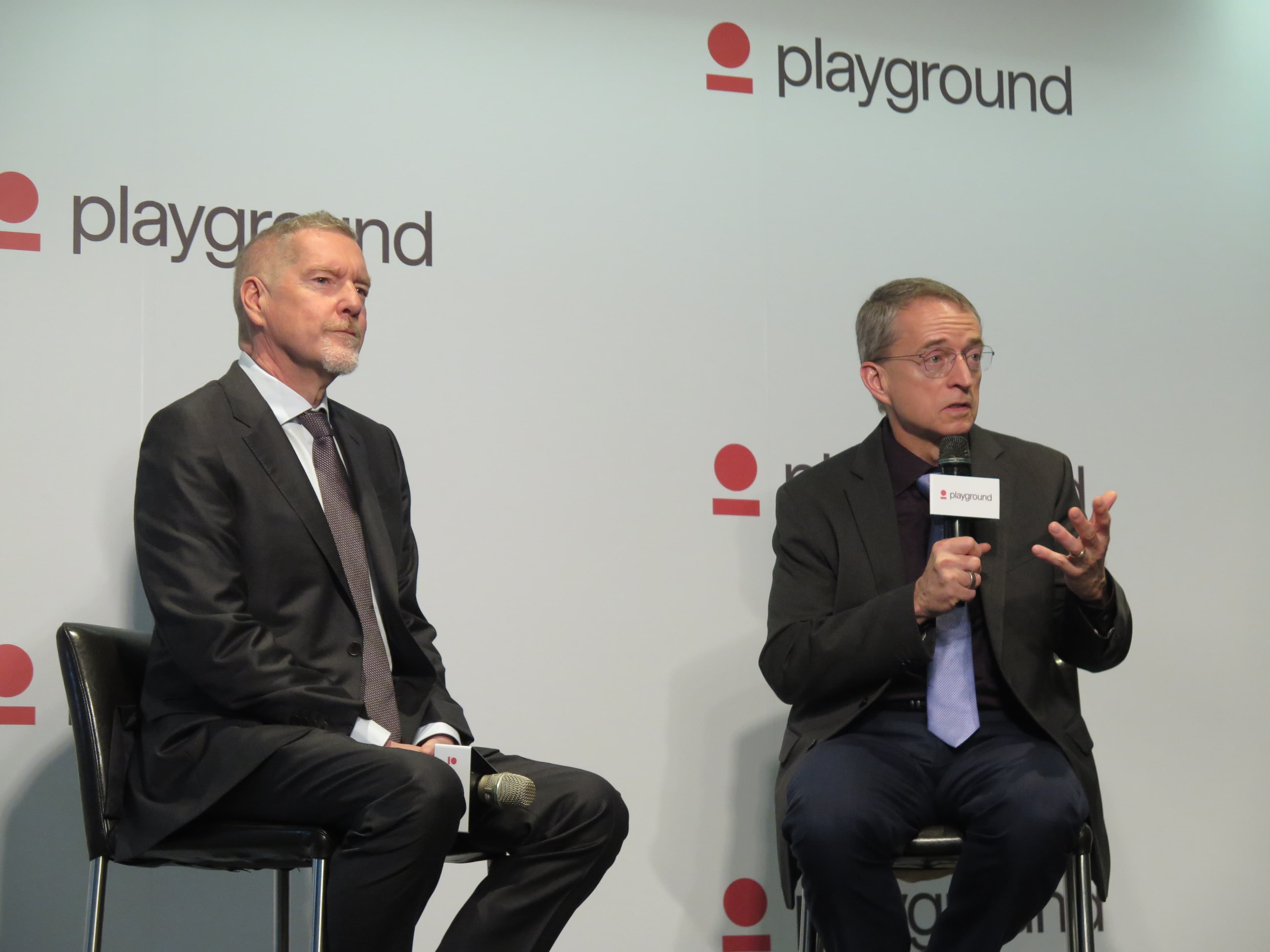 左為Playground Global 合夥人 Peter Barrett，右為Pat Gelsinger。