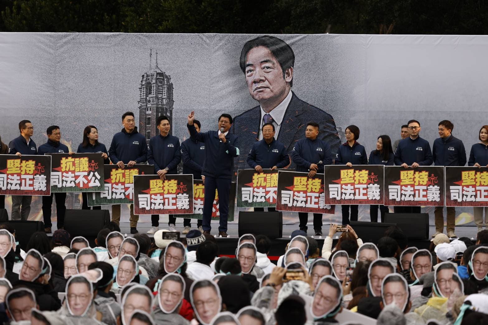 謝龍介發言時表示，他要向大家說聲對不起，因為他最近監督的不好（指總統賴清德）。