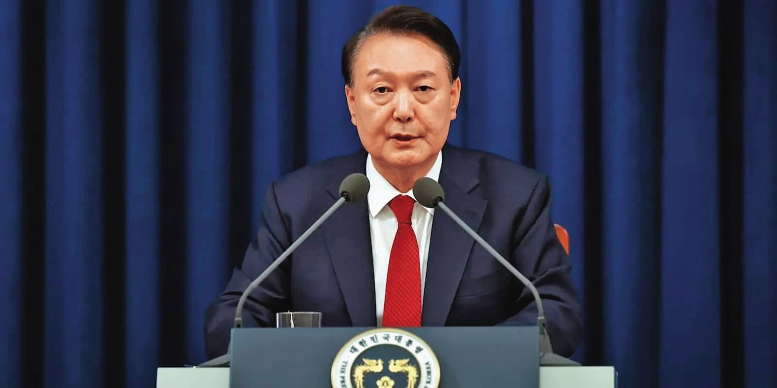 美方對尹錫悅（圖）頒布戒嚴令感到不解，並認為這是他的嚴重誤判。（翻攝韓國總統府直播）