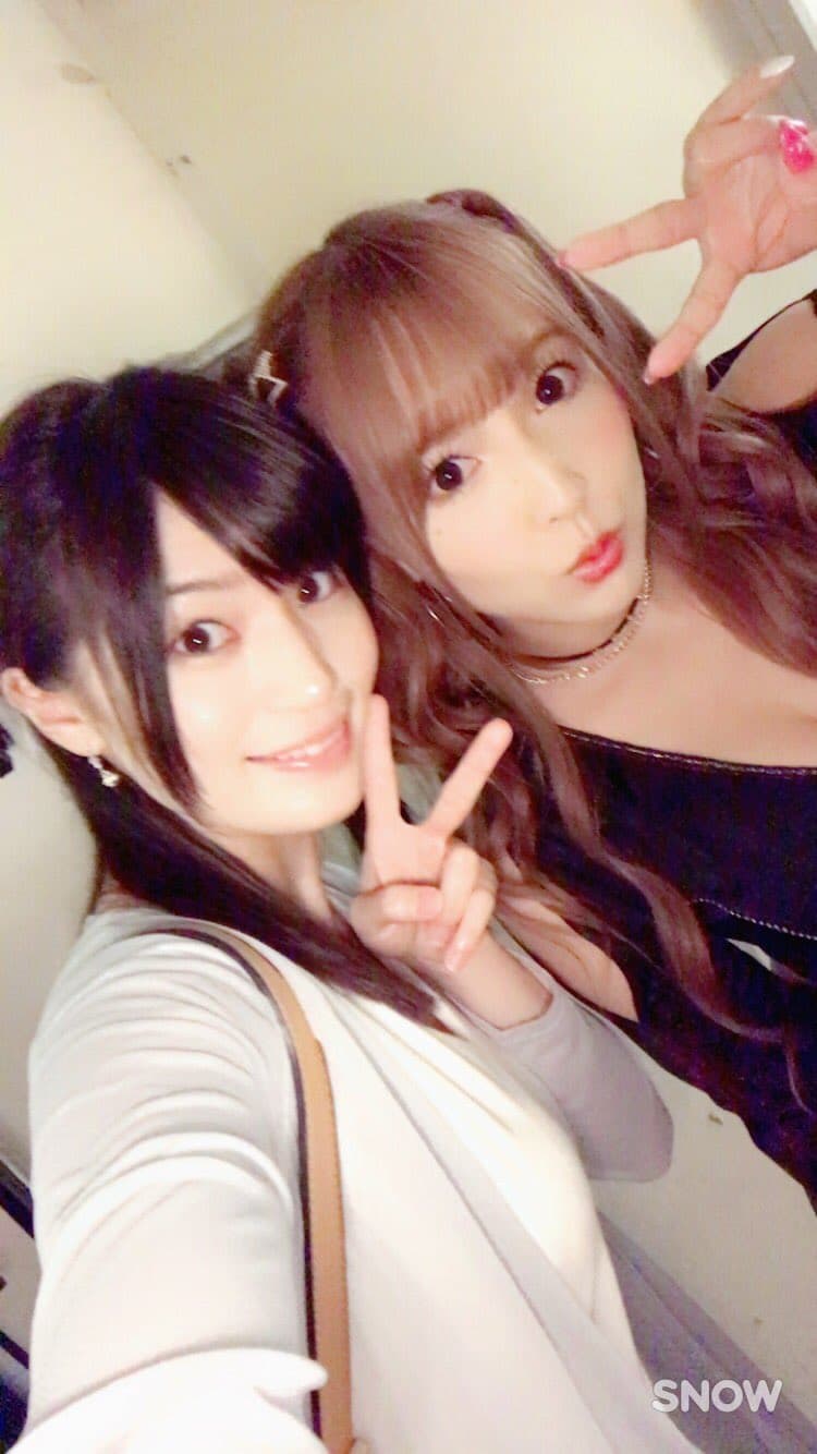 高橋聖子（左）與三上悠亞曾是日本AV兩大暗黑女神。（翻攝高橋聖子X）
