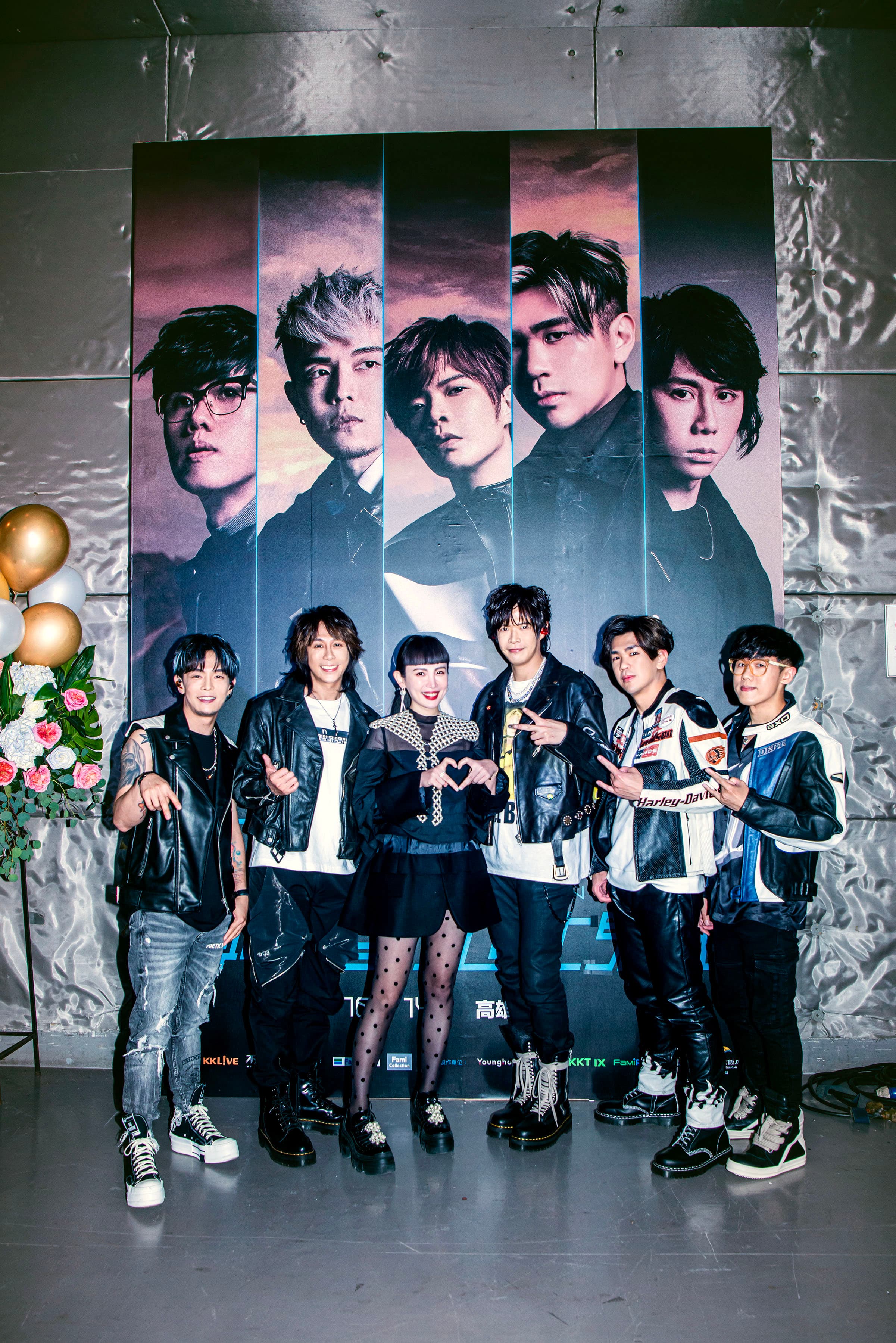 娃娃魏如萱（中）擔任八三夭演唱會嘉賓。（KKLIVE提供）