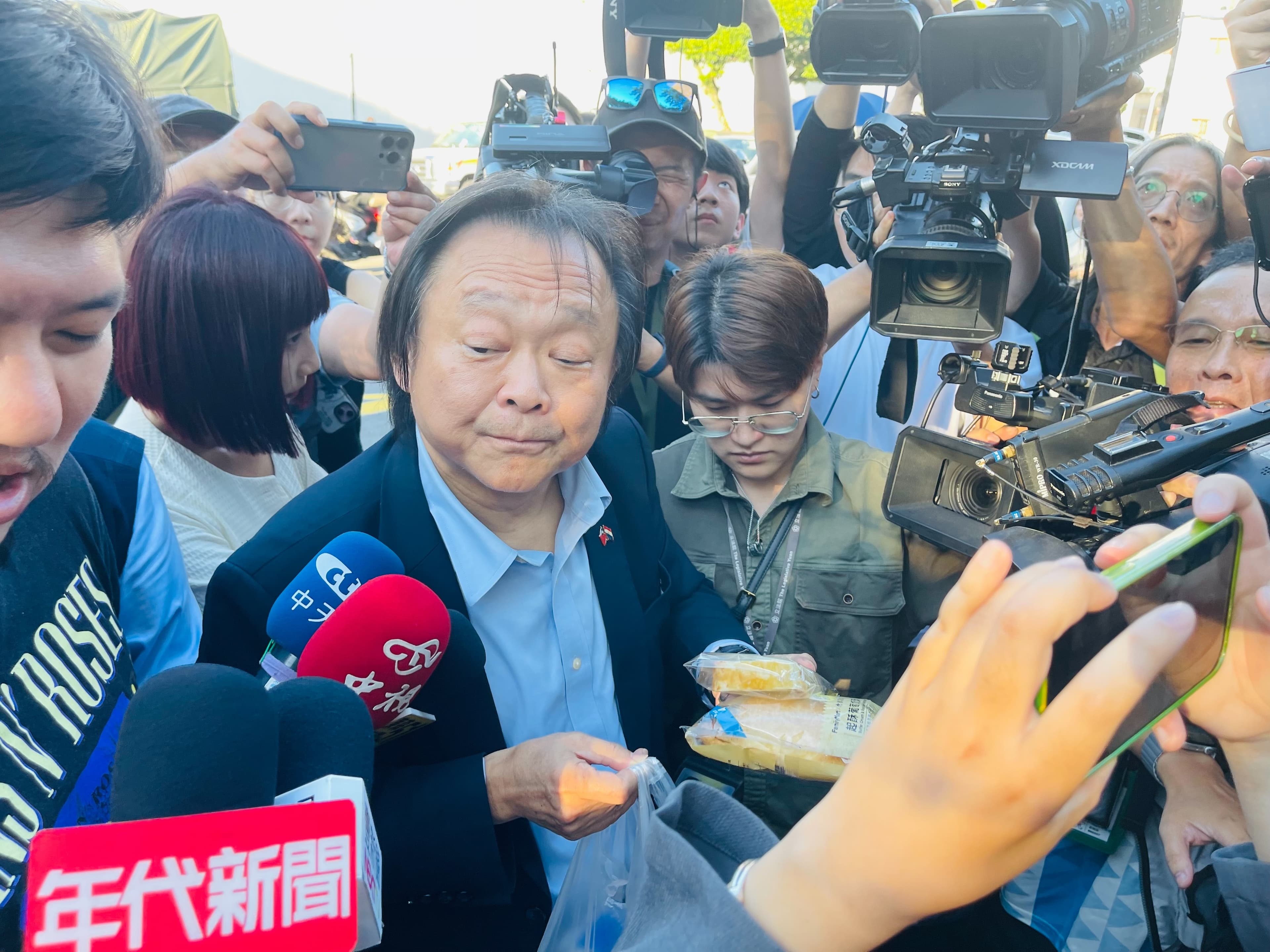 王世堅抵達台北看守所。