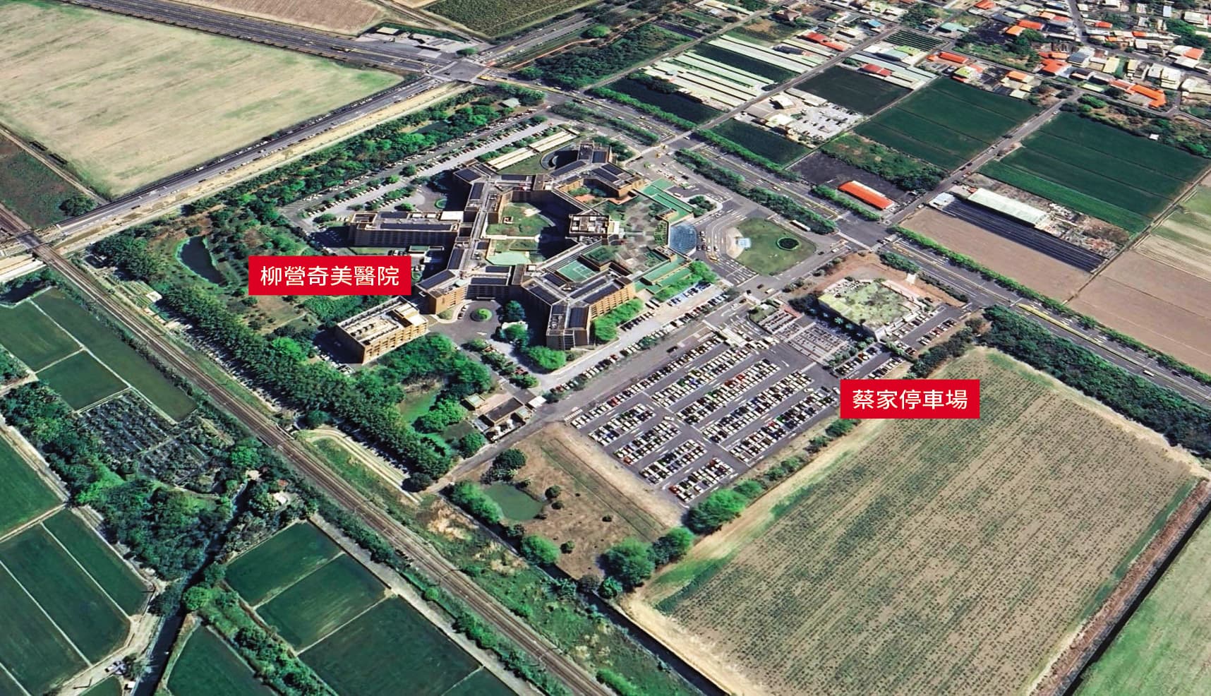 蔡育輝私下表示，陳亭妃協助他喬柳營奇美醫院外頭停車場利益，所以欠陳人情。（翻攝Google Earth）