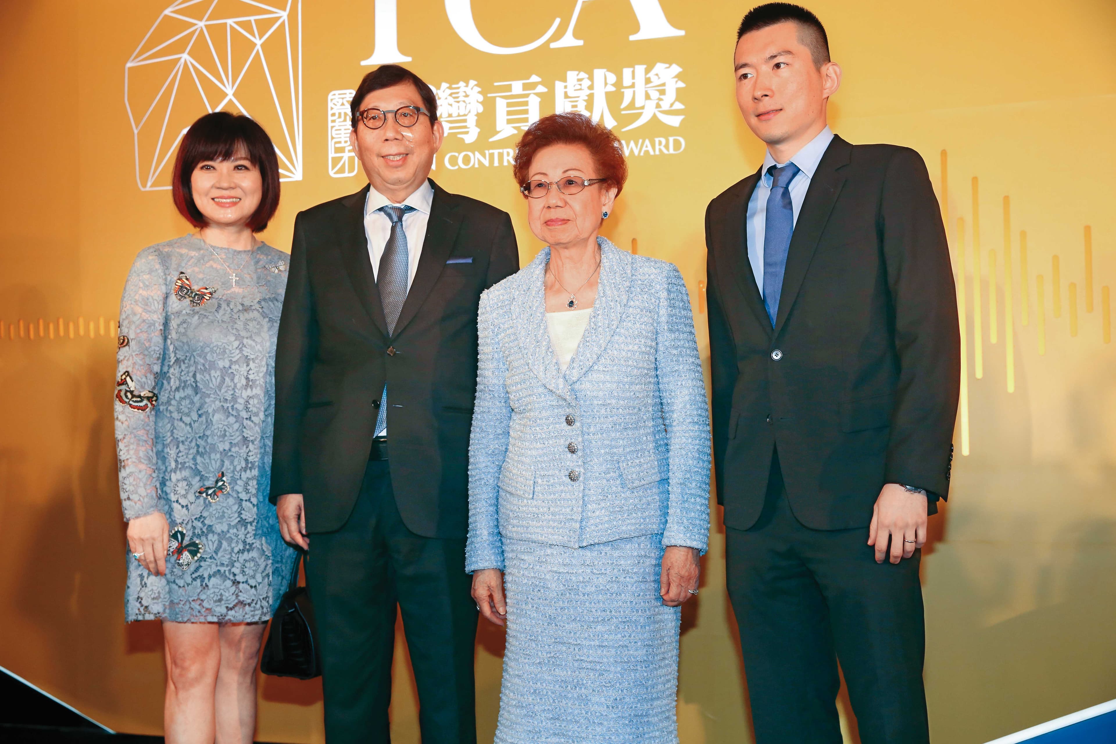 身為3代年紀最長的二董獨子蔡承儒（右），是最早進入接班梯隊者。