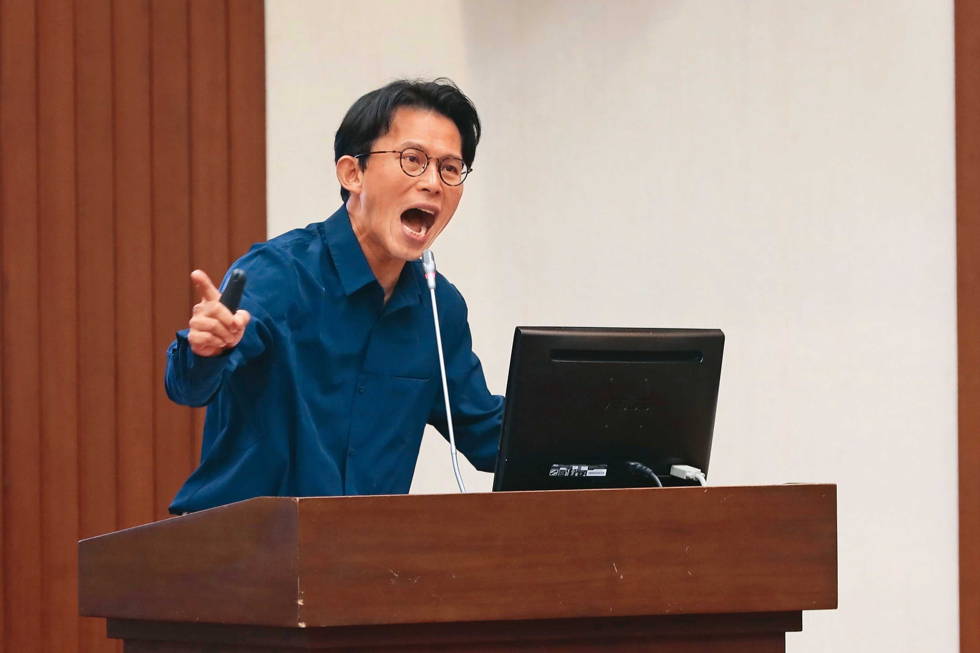 黃國昌拿錢辦事收賄關鍵對價證據已浮現，恐有其他立委也暗助臺雅。（鏡報林煒凱）