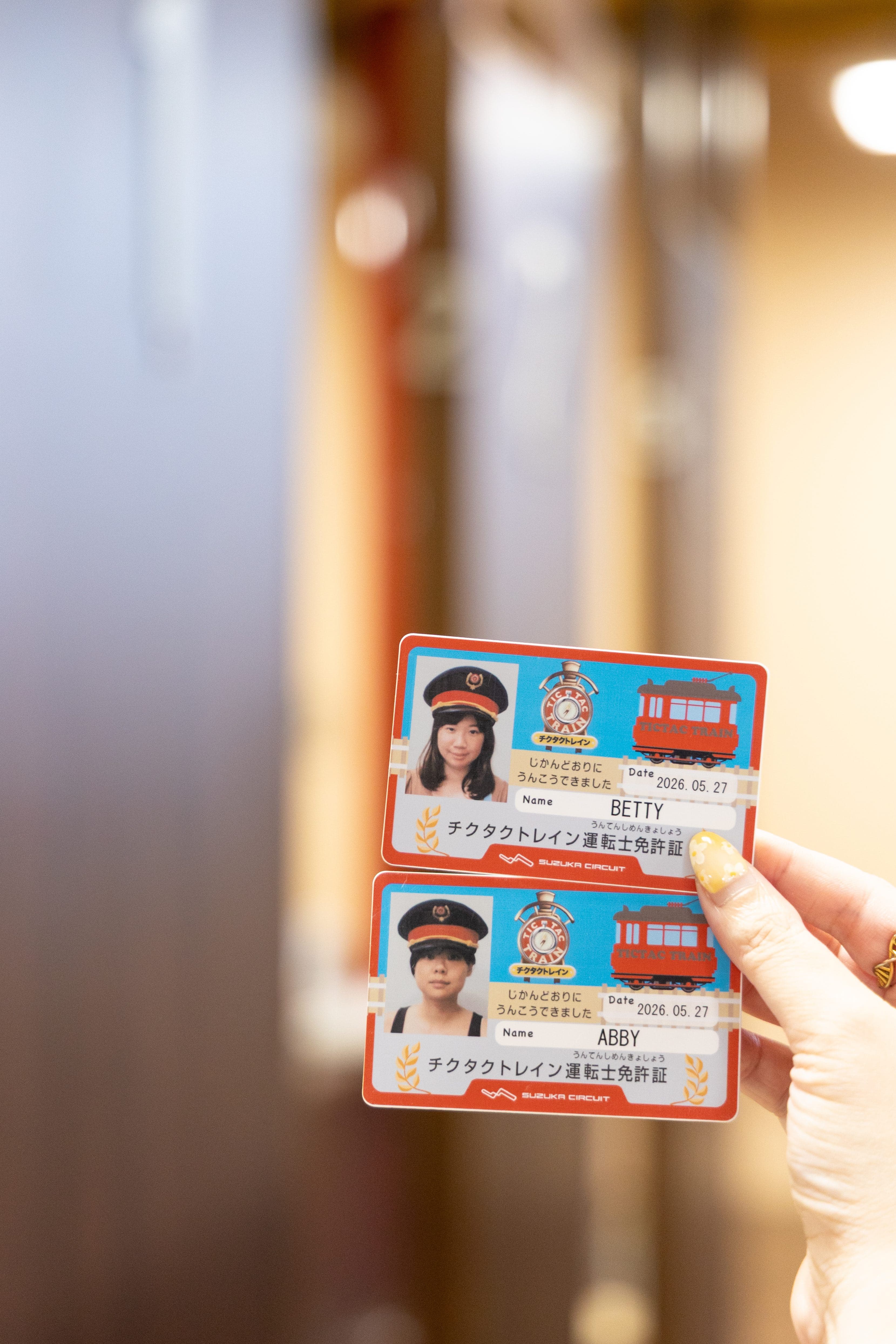 在遊樂設施中完成挑戰獲得認證後，可以到「小小城鎮駕照中心」換發專屬駕照做紀念。（300日圓／張，約NT$58）