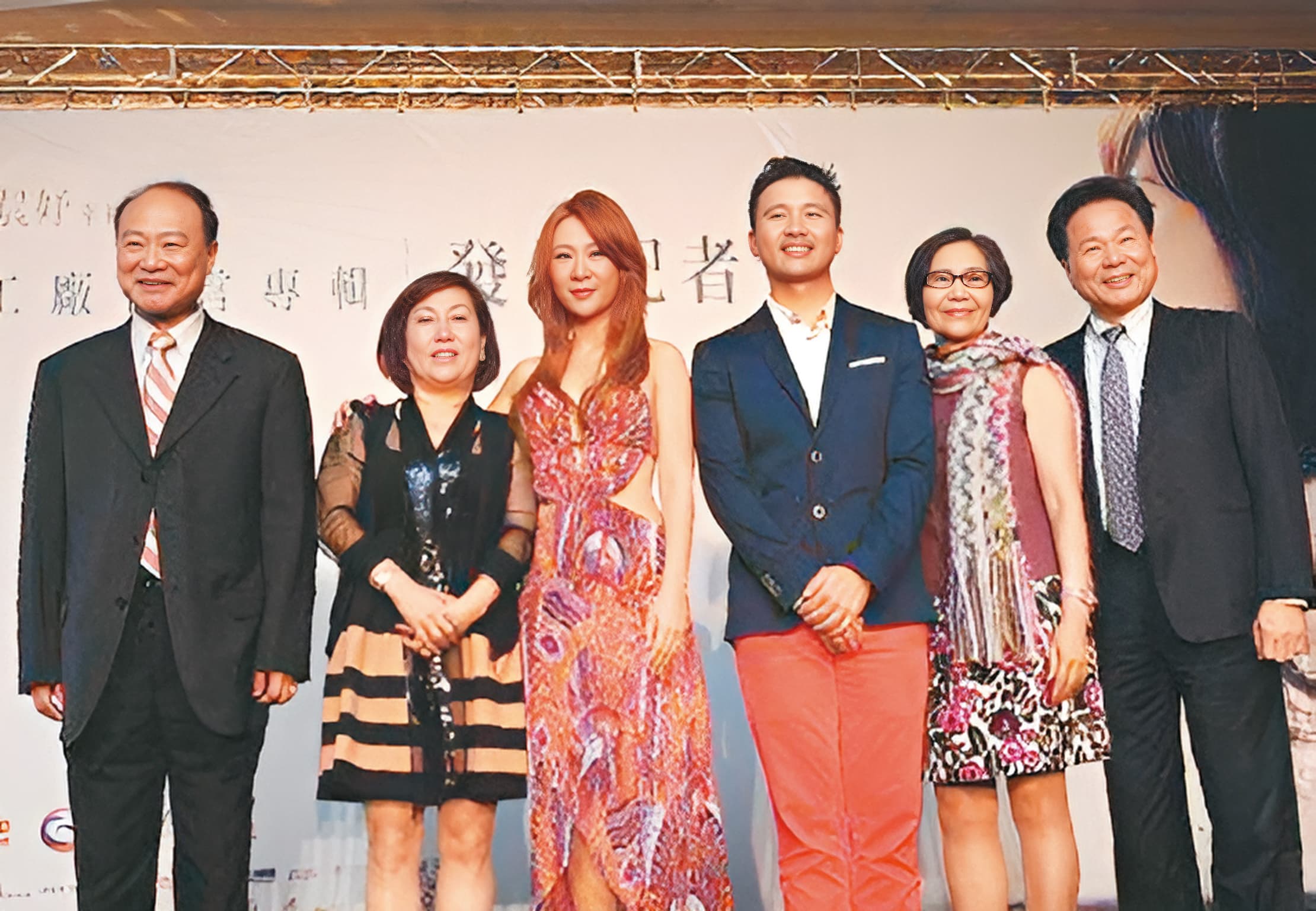安晨妤曾出過唱片，一圓歌手夢，當時夫妻雙方家長都出席發表會力挺。（大京娛樂提供）