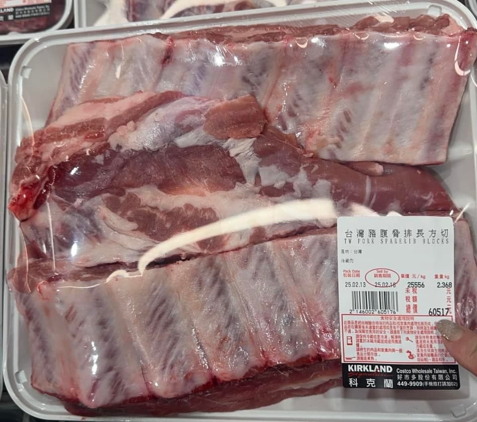 有網友有遇到類似狀況，一盒生鮮豬肋排標價來到60,517元。（翻攝自Costco好市多 商品經驗老實說）