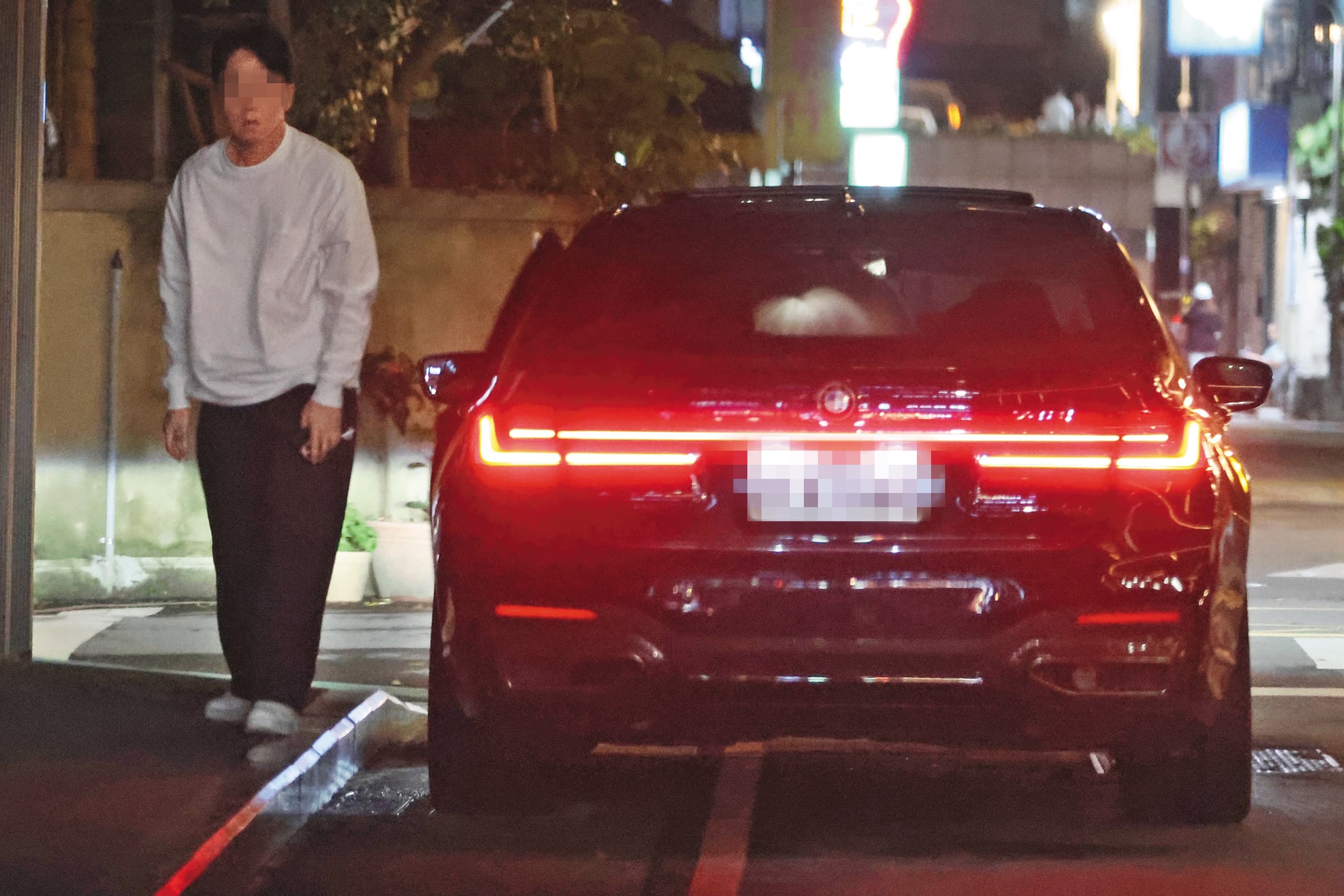 男子是徐瑋吟上的那輛BMW的駕駛，據說兩人交往約半年左右。