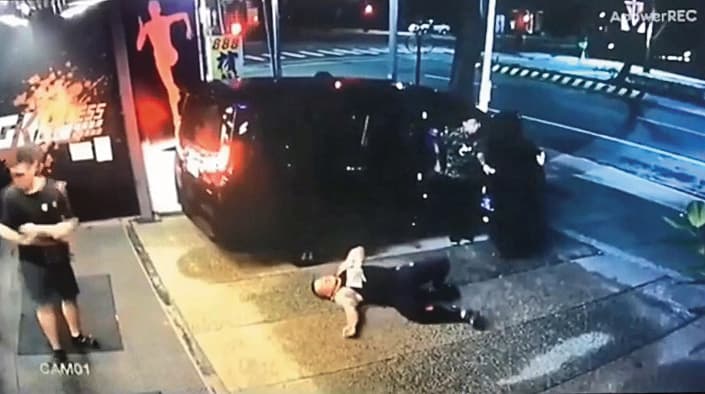 館長陳之漢5年前遭槍擊，行凶槍手被逮入獄後，鍾文智曾安排寶和會幹部多次入所探視。（翻攝畫面）