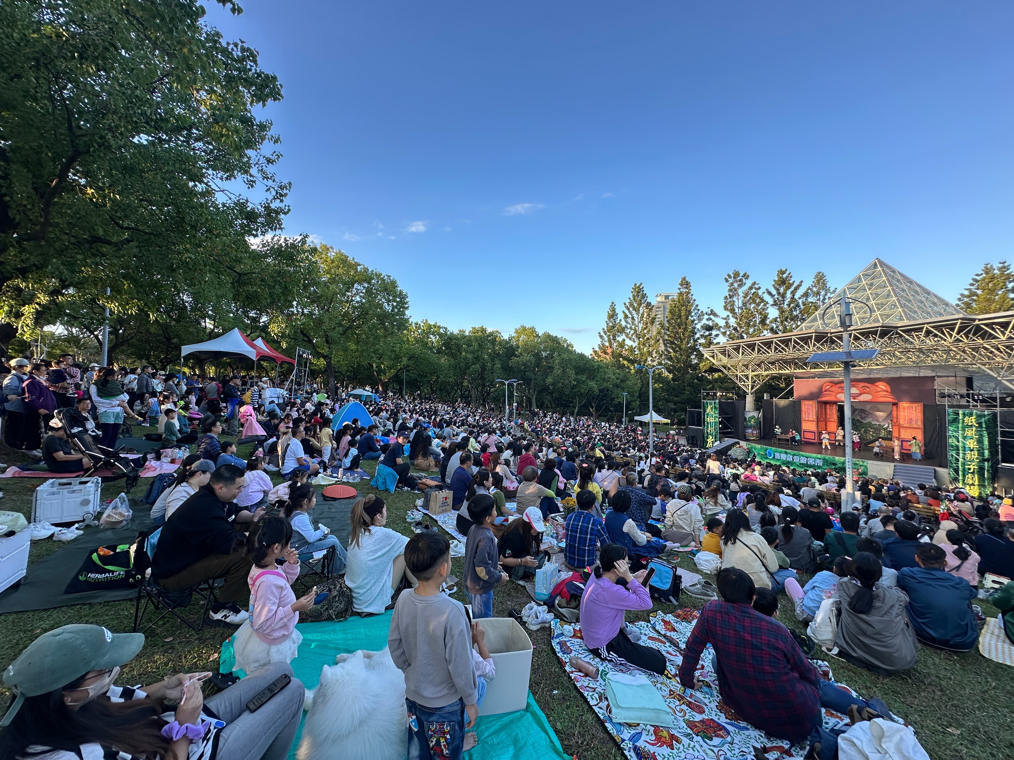 紙風車劇團《武松打虎》大安森林公園開演。（紙風車提供）