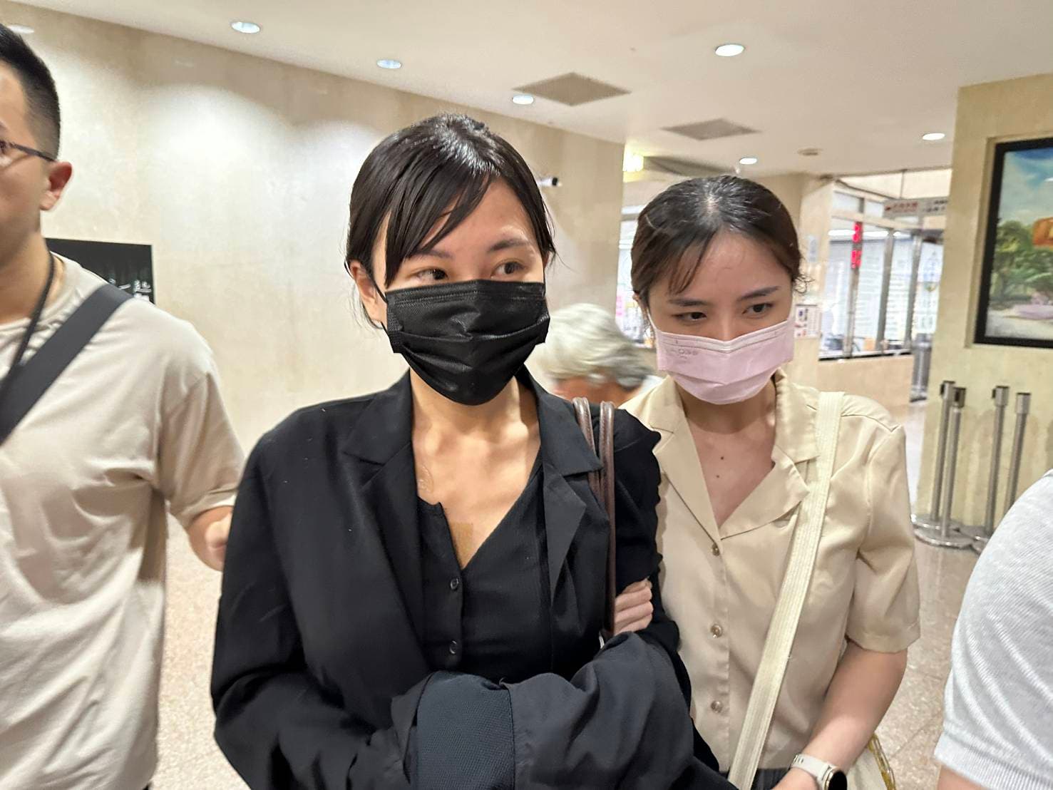 台北地檢署複訊後，諭知李宜諪70萬元交保並限制出境出海。