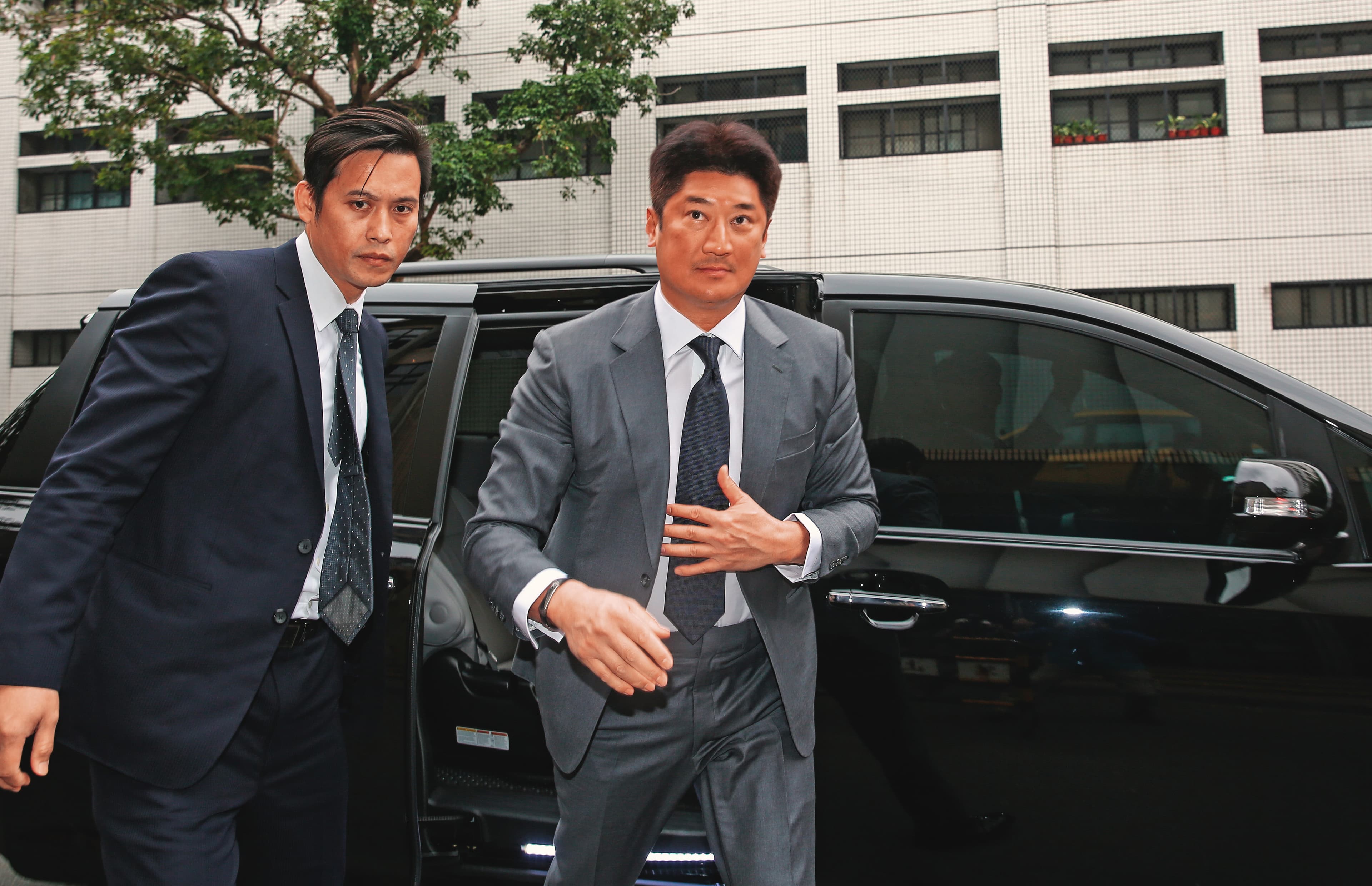 中信金董事辜仲諒重出江湖後，首件代表作就是公開收購新光金。