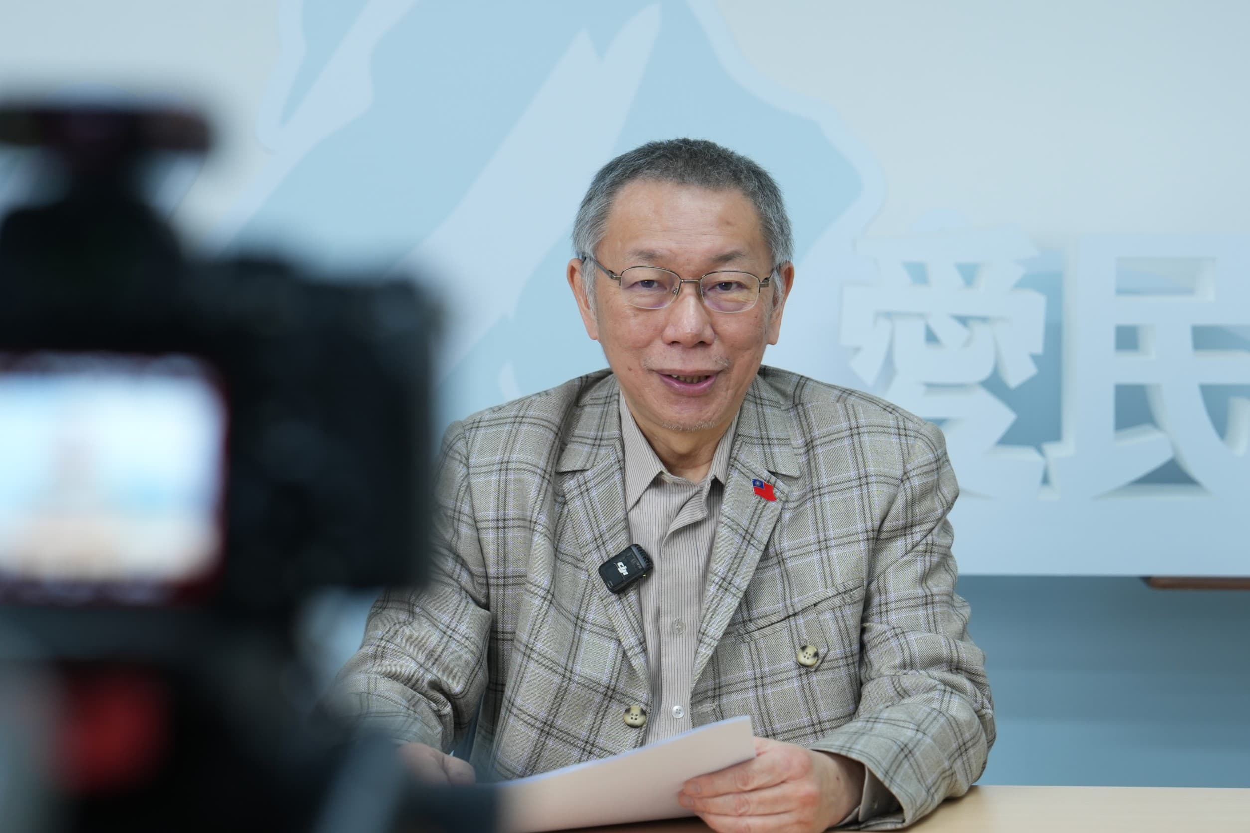 柯文哲開直播感謝小草們的支持。（民眾黨提供）