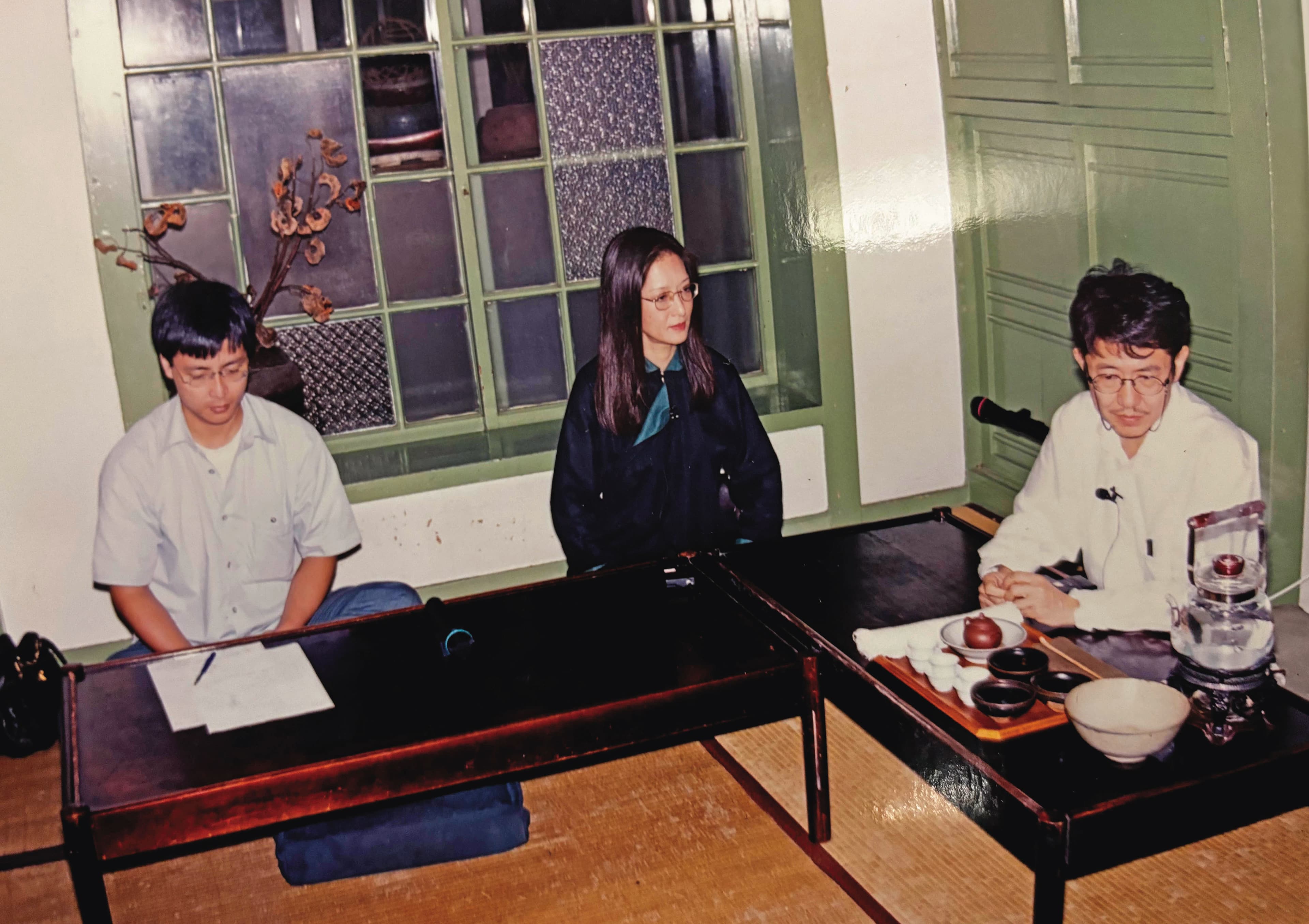 1997年紫藤廬搶救運動，胡茵夢（左）出席聲援周渝（右）。（周渝提供）