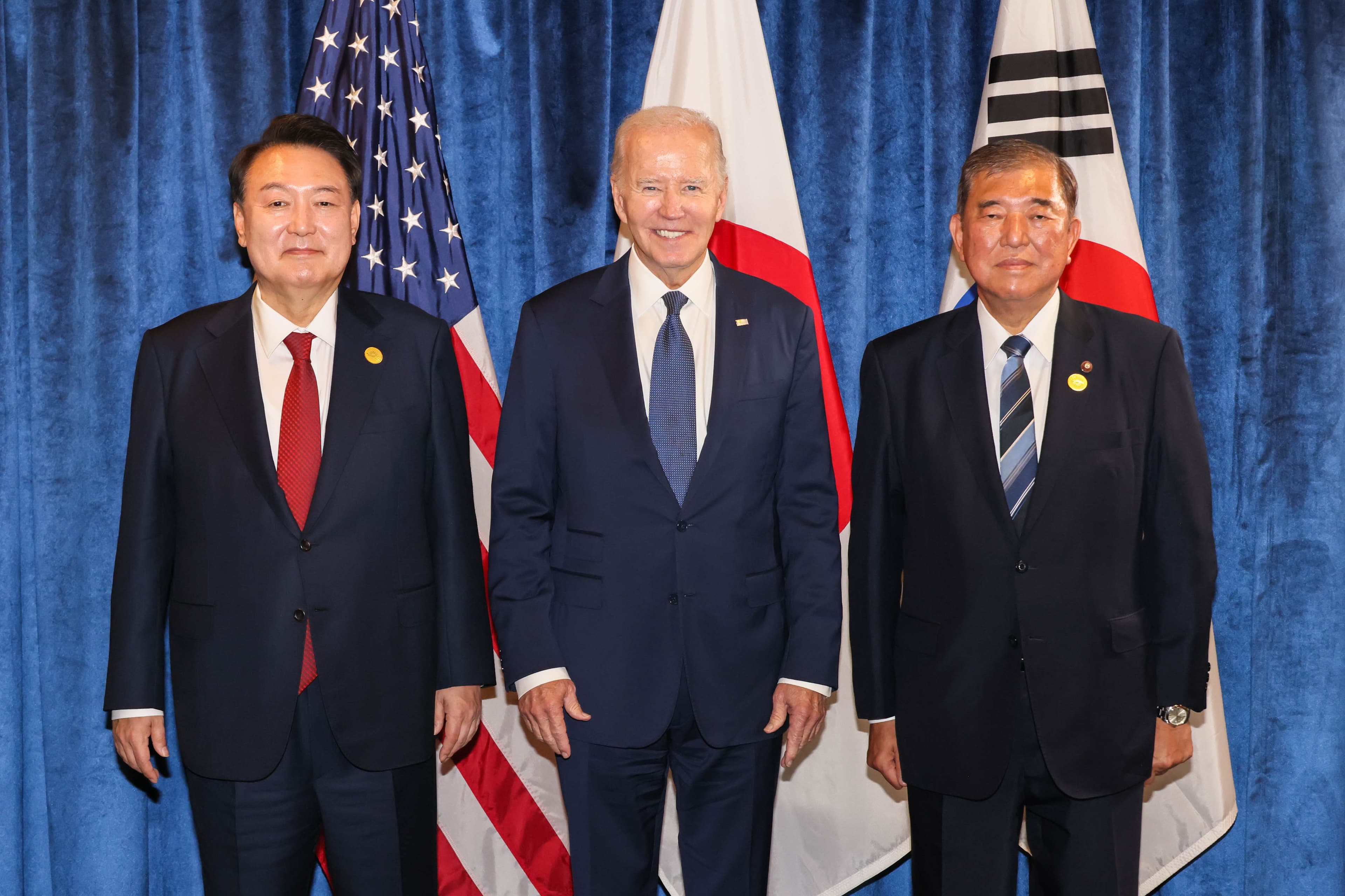 石破茂與韓國總統尹錫悅、美國總統拜登也在APEC會面。（翻攝自日本首相官邸）