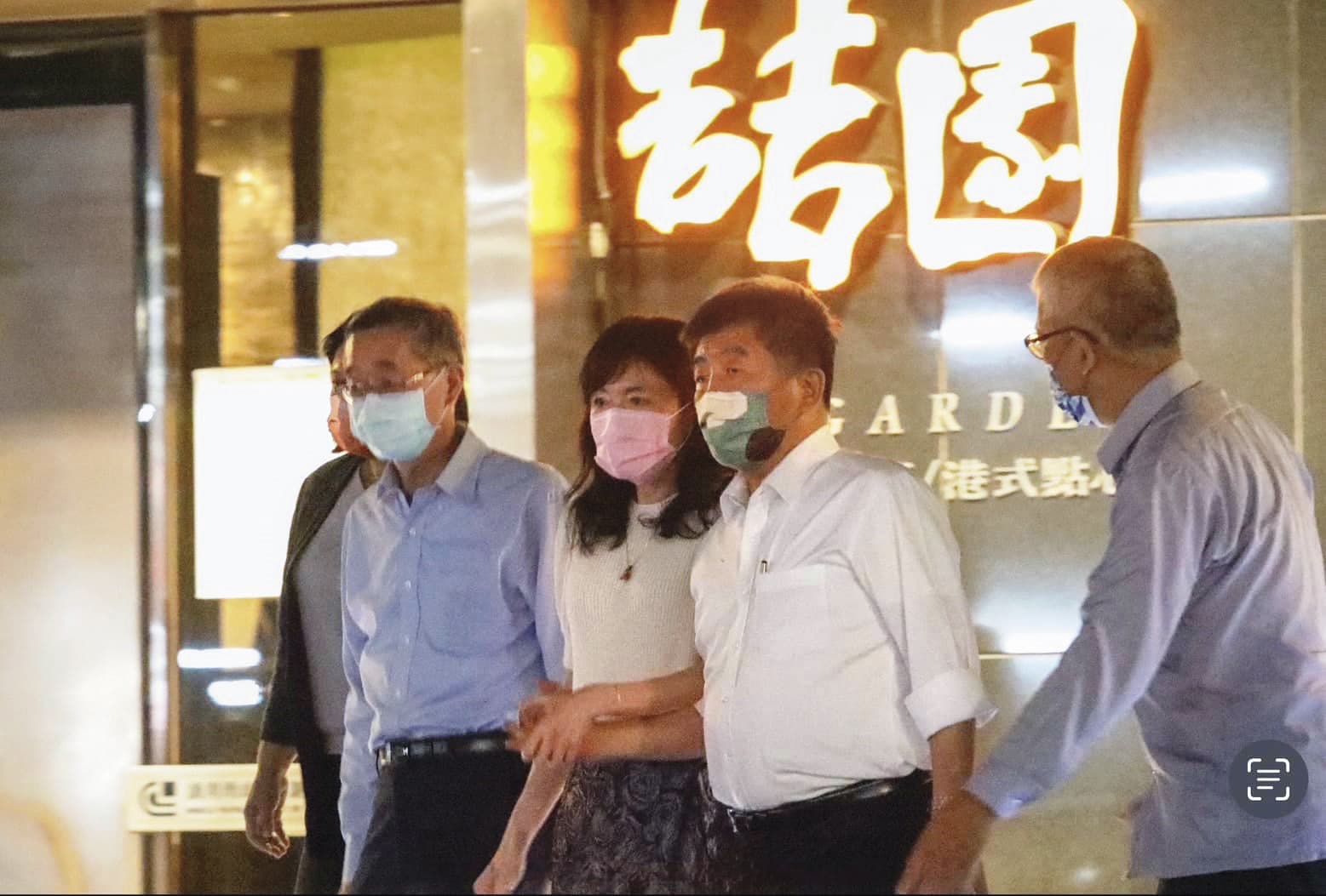 黃國昌狗仔隊跟拍陳時中餐敘，成為金主陳榮泉與黃國昌鬧翻關鍵。（翻攝徐巧芯臉書）