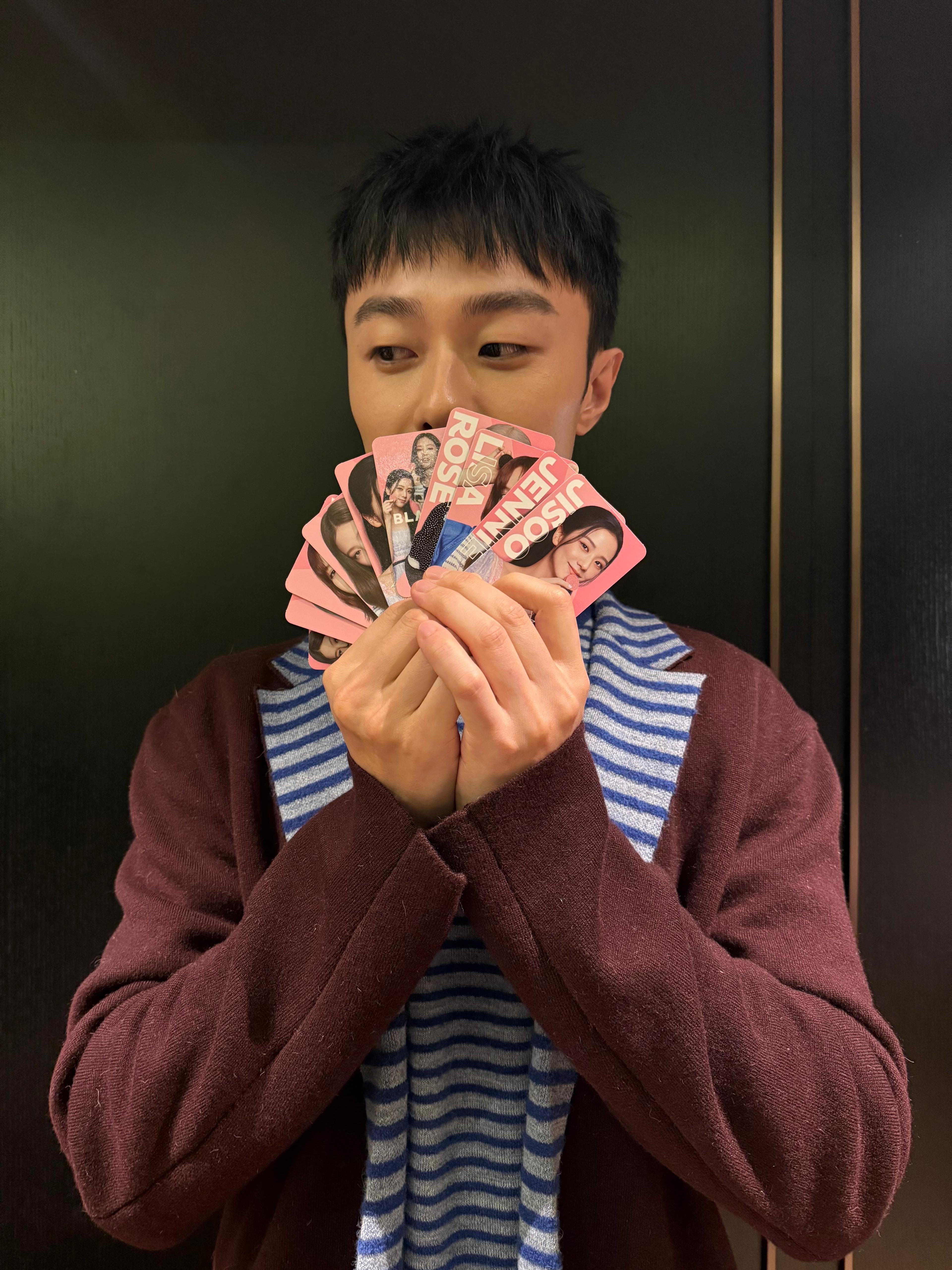 施柏宇上一部電影 《夏日最後的祕密》在韓國上映，他與導演邱晧洲、女主角程予希赴韓宣傳。（施柏宇工作室提供）