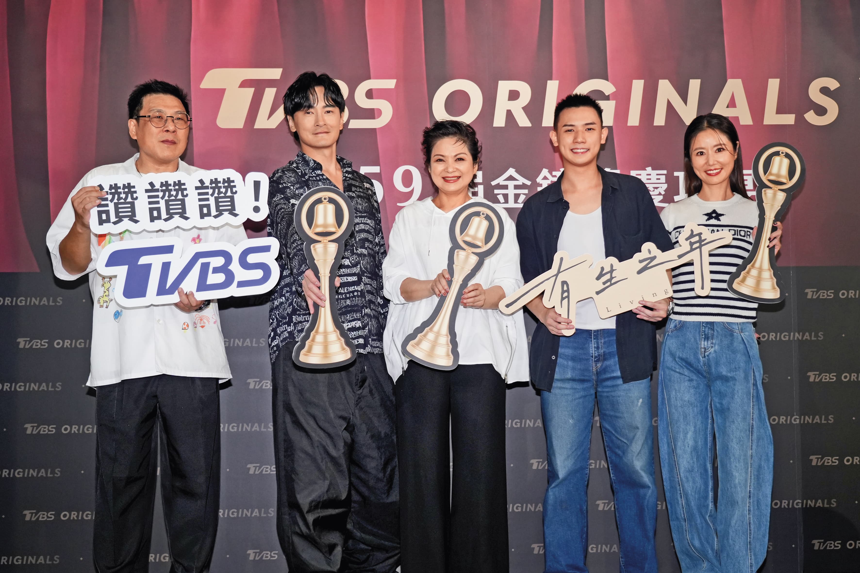 林心如（右一）製作TVBS劇集《有生之年》，去年奪下金鐘獎最佳戲劇大獎。