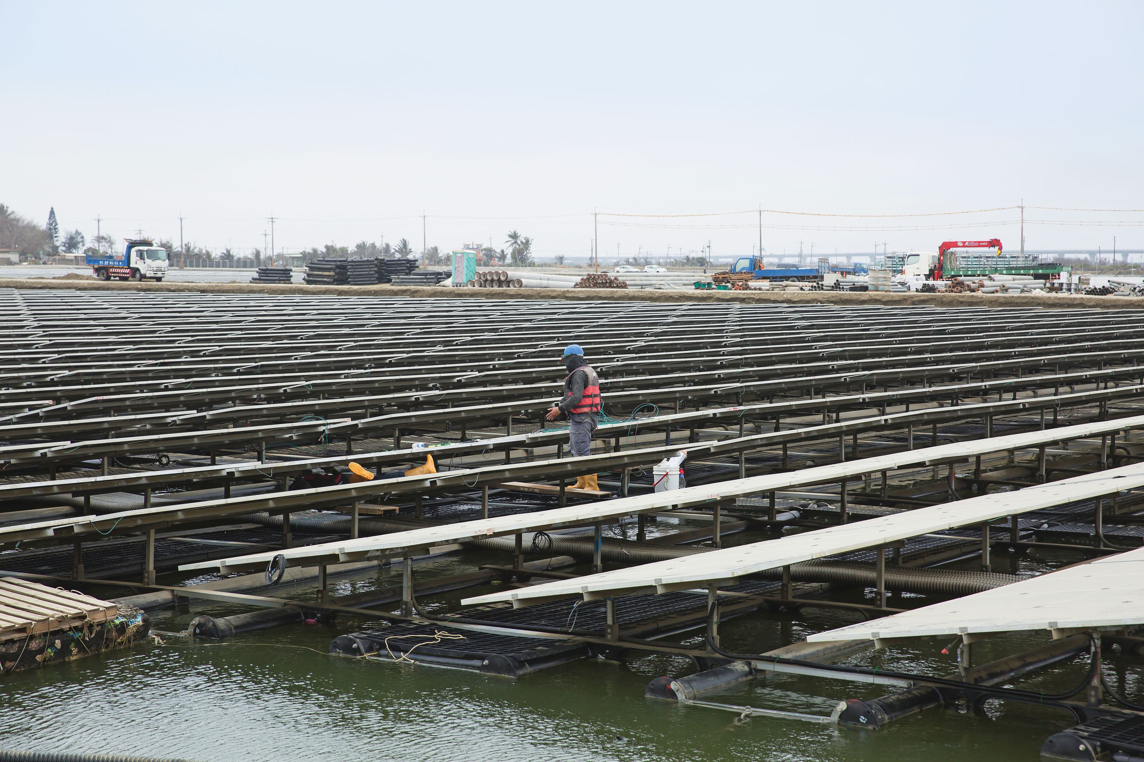 泓德能源創業的前10年，主攻太陽能發電案場。