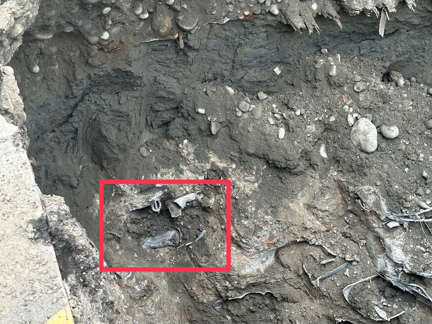 捷運萬大線工程挖損台電電纜，致11時28分台電161kV樹德~樹高線跳脫。（台電提供）