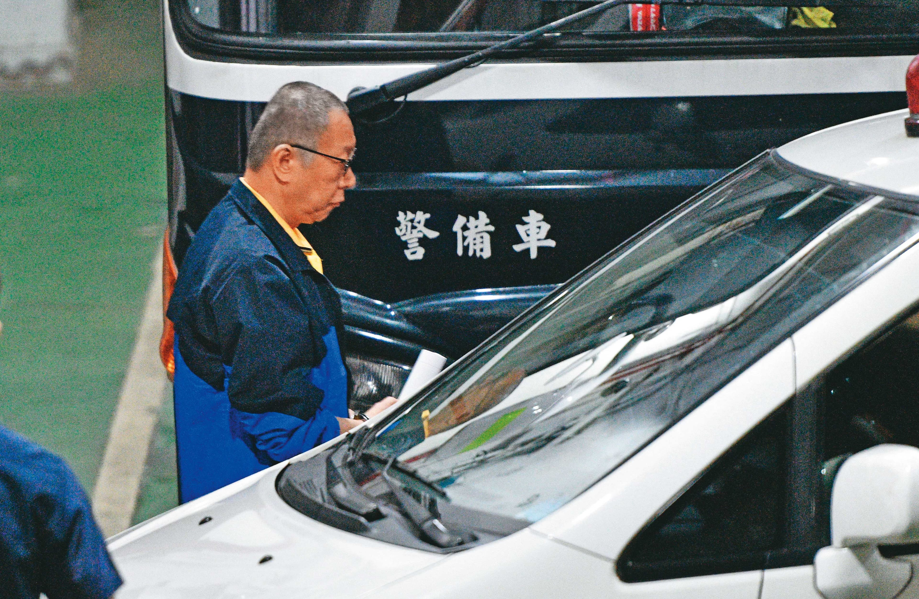 柯文哲涉及收賄、洗錢及侵占公益款等罪，至今仍否認犯行，日前在看守所還剪三分頭。