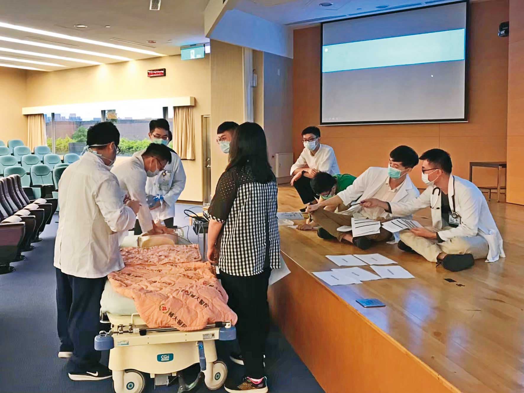 駭客事件後，輔大醫院未懲處周姓治療師，讓他繼續與被害人一起上班，非常消極。（示意畫面，圖非當事人，翻攝輔大醫院官網）