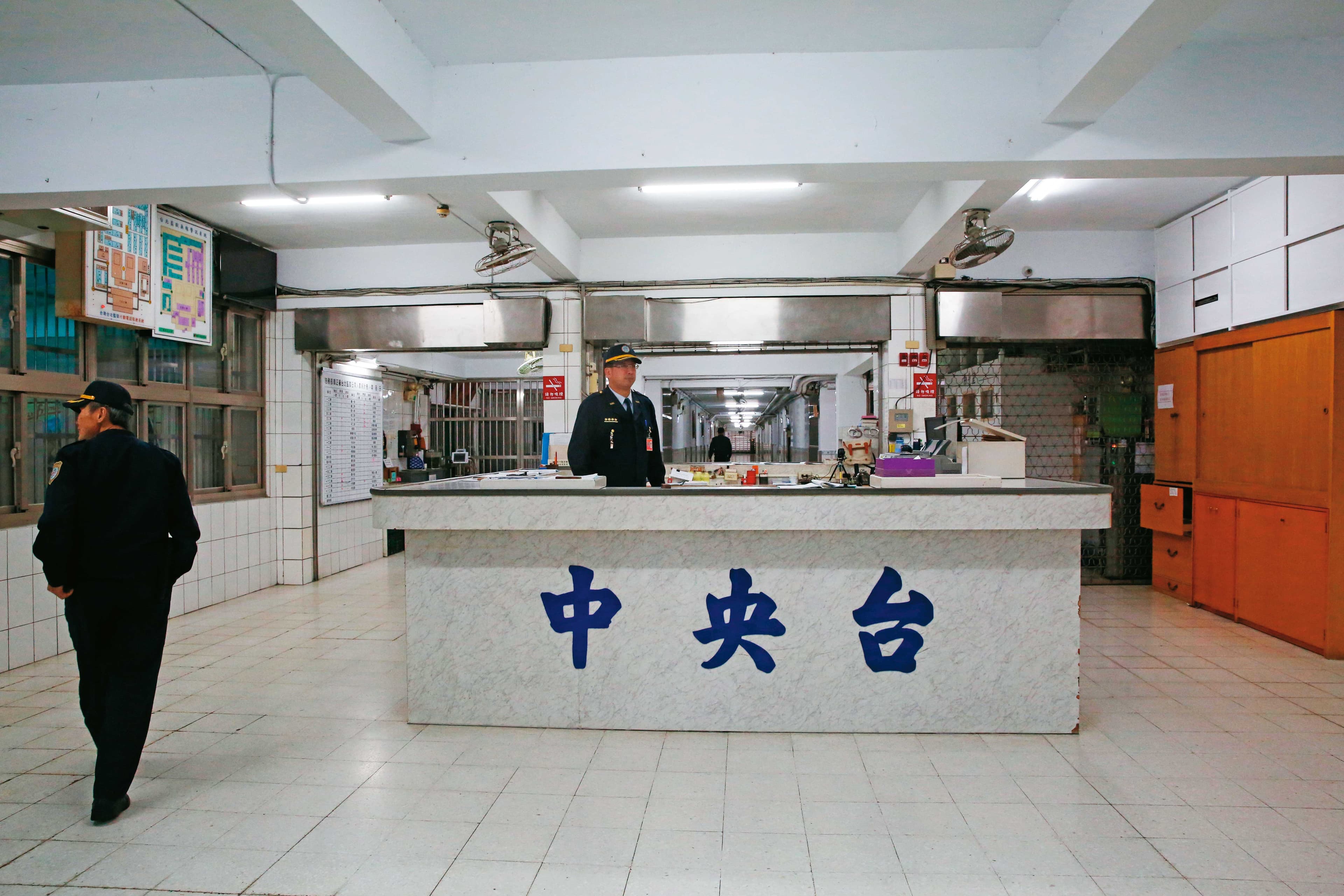 北監一名管理員平均要戒護13名受刑人，人力吃緊。圖非當事人。