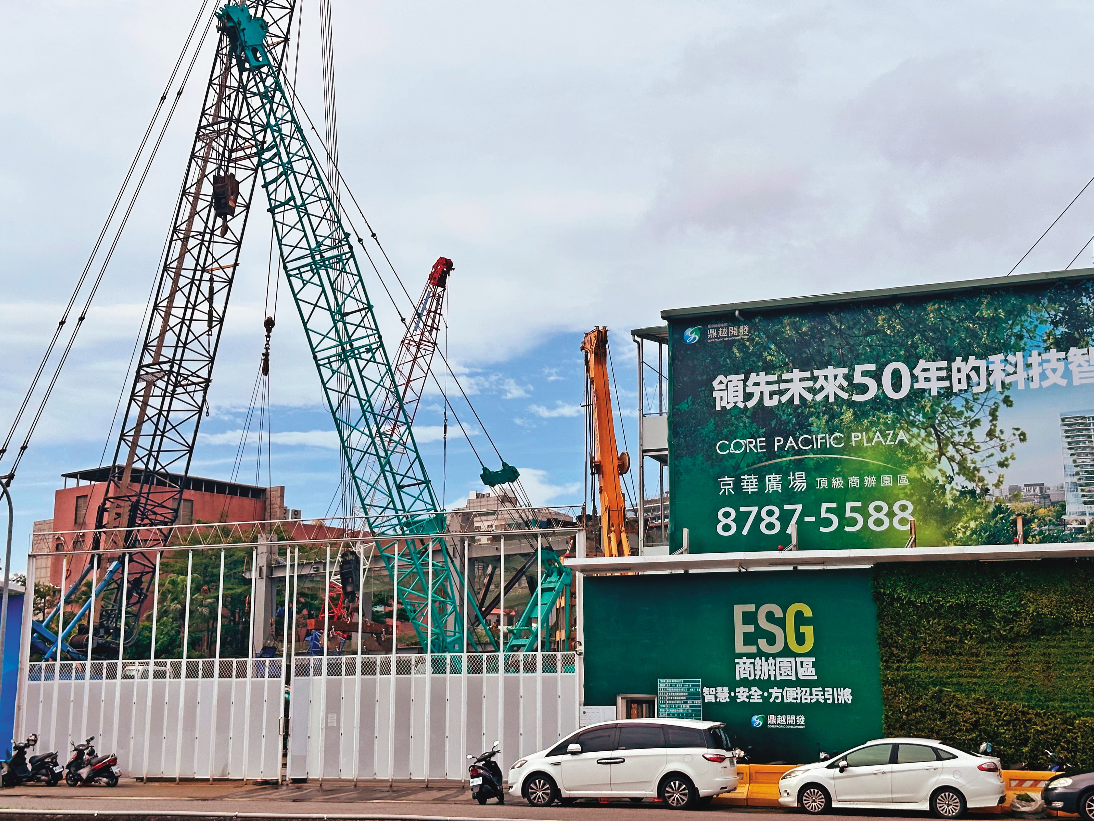 京華城改建成京華廣場案，柯文哲涉收賄放寛容積率，讓建案增值逾百億元。