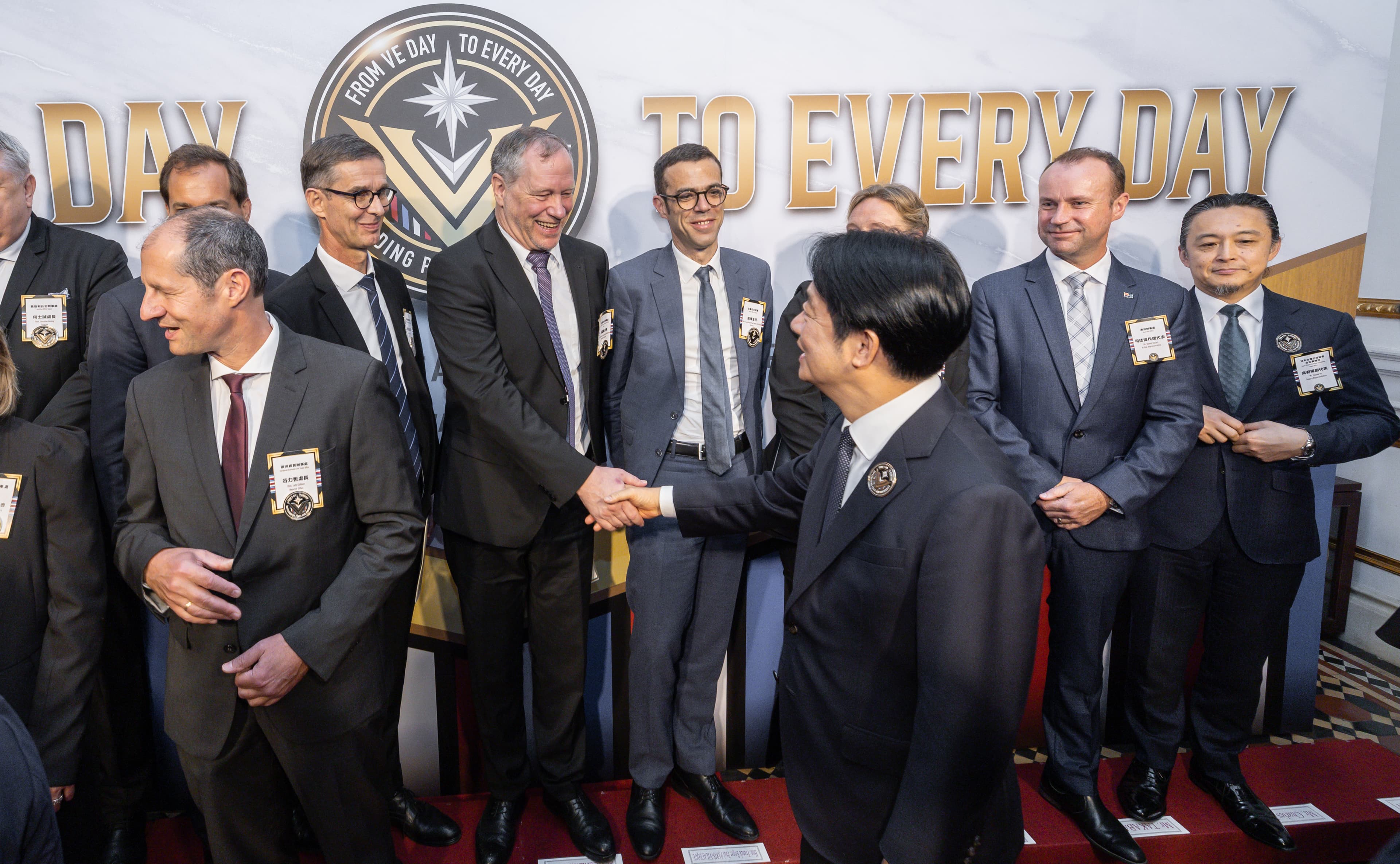 總統賴清德今與歐盟等各國代表在總統府舉行歐戰勝利80週年紀念茶會。（總統府Flickr）