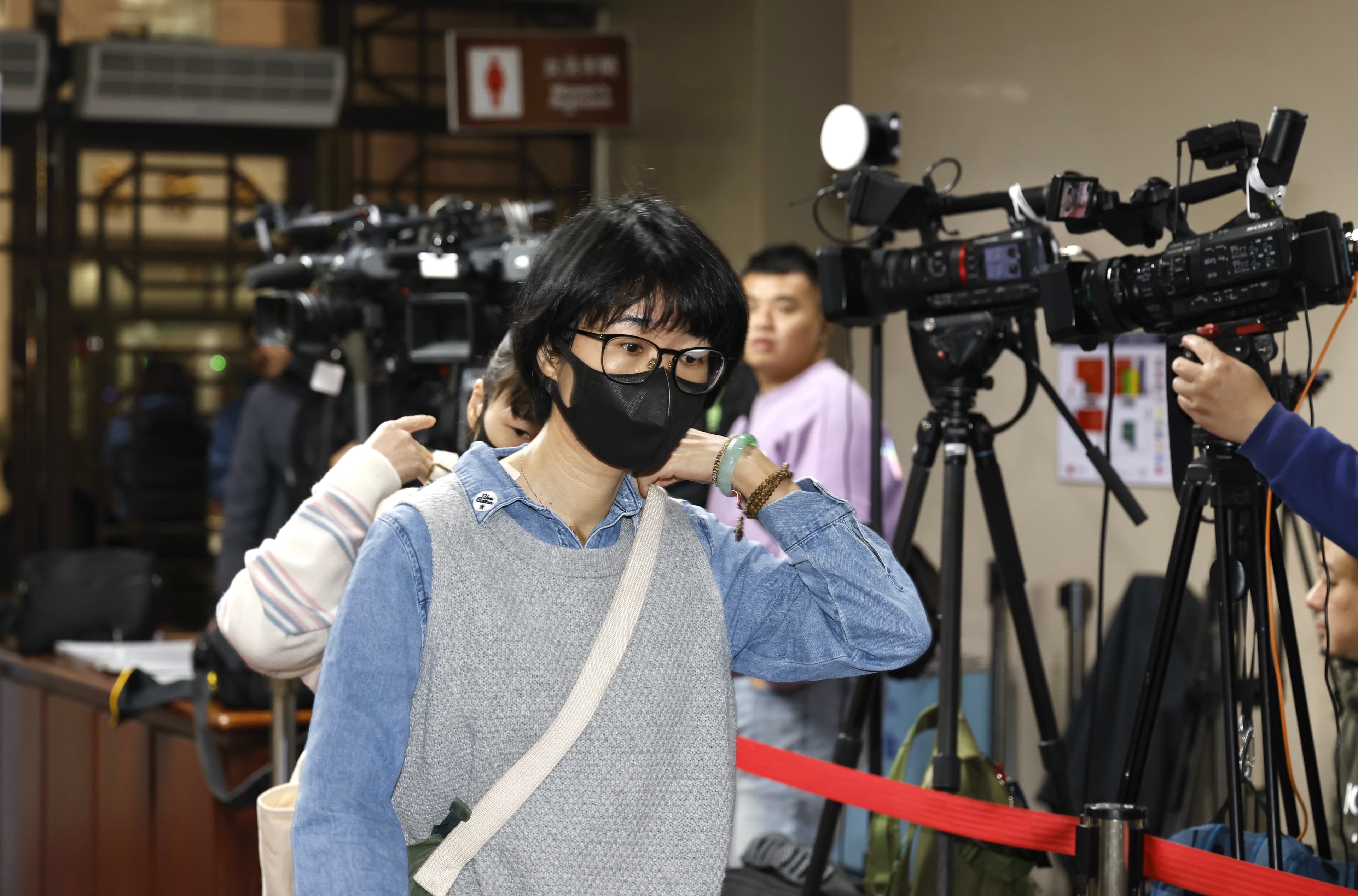 邵琇珮出庭完全不爭執起訴內容，認罪請求緩刑。