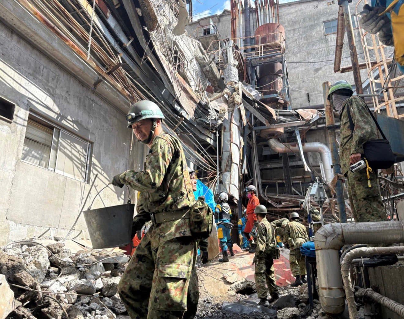 日本九州熊本縣28日下午發生規模7.1強震,最大震度達7,釀成慘重災情。(翻攝自小泉進次郎X)