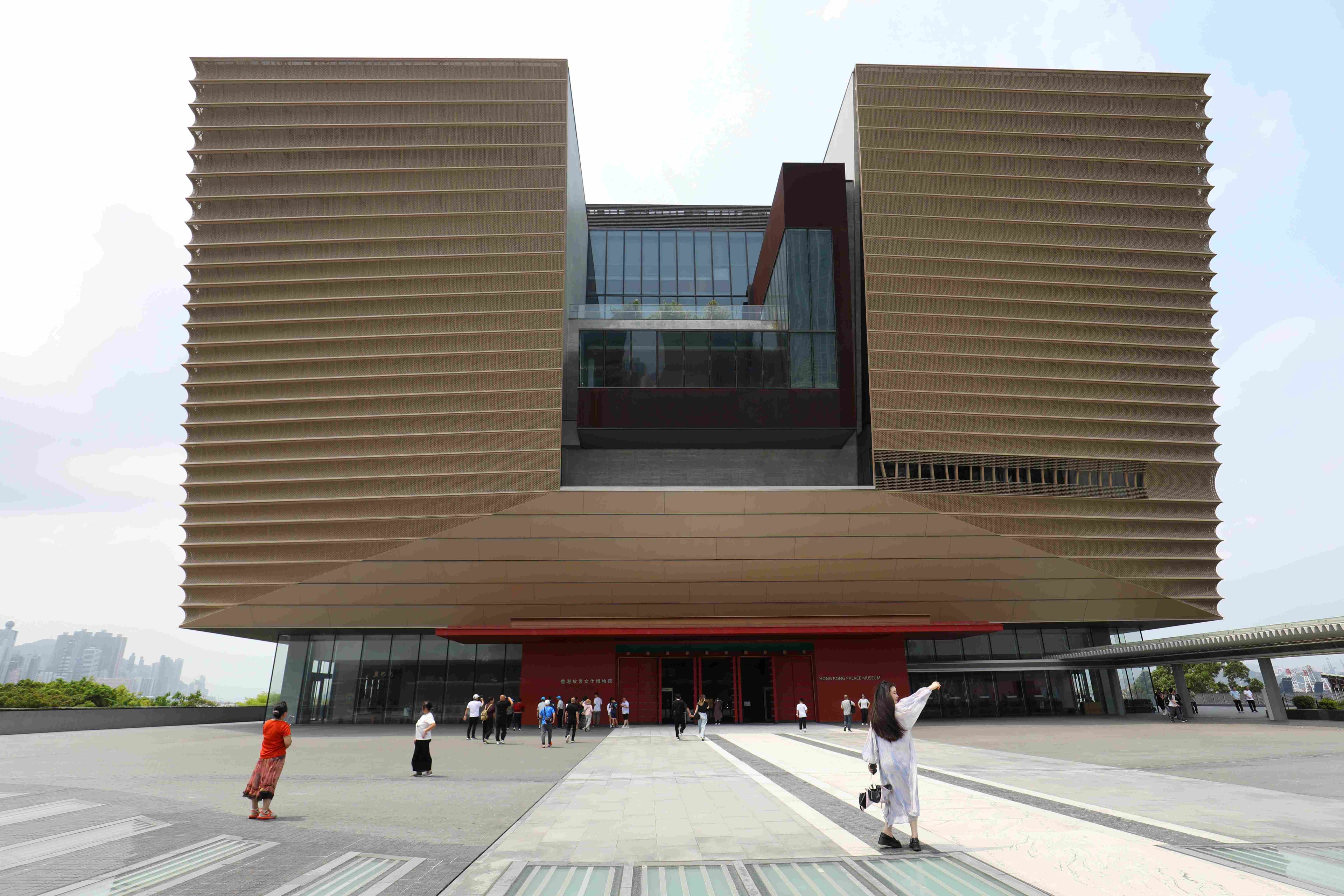 香港故宮文化博物館位在西九文化區除了，展出逾900件故宮珍藏，也舉辦各種世界級展覽。