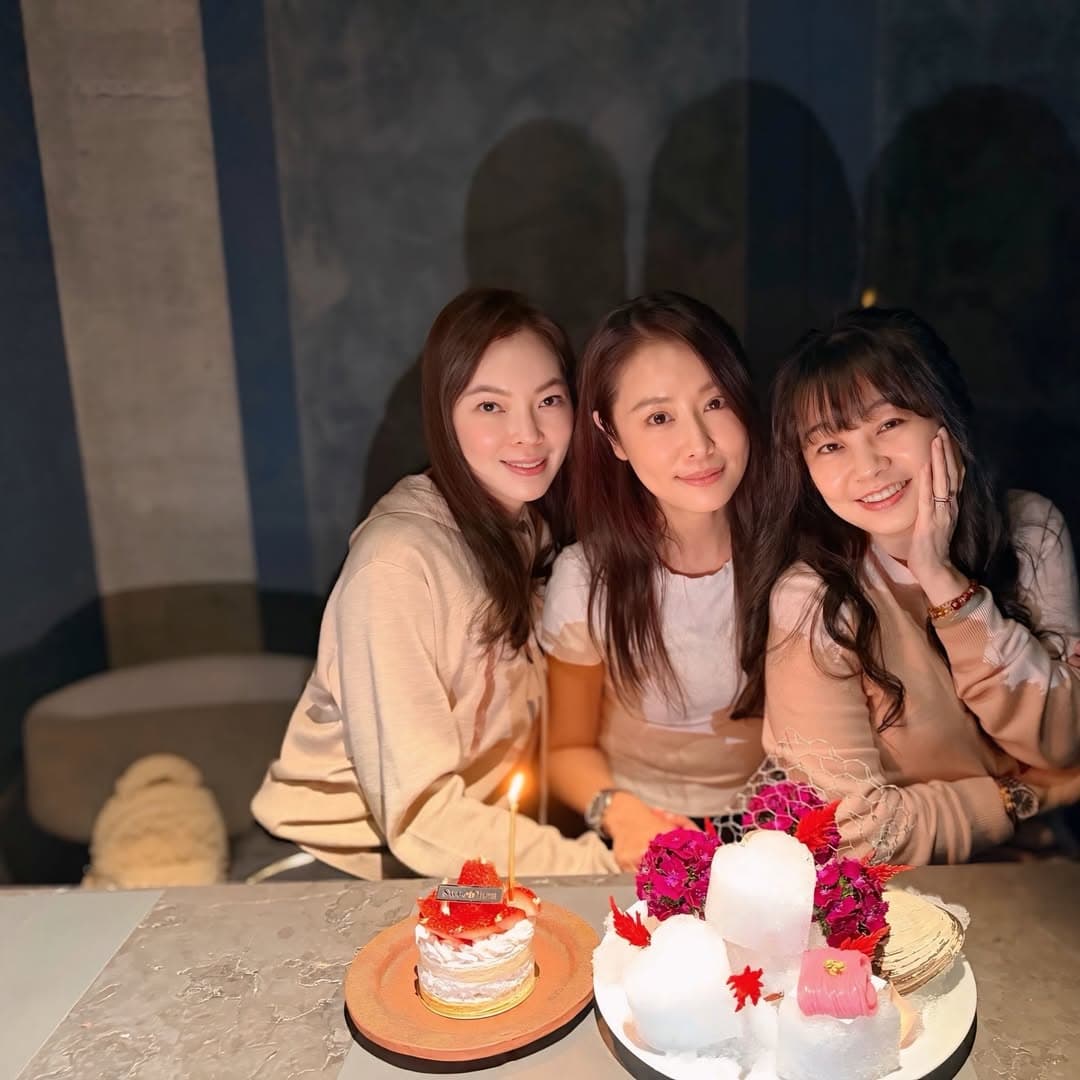 曾馨瑩（左）現身林心如（中）的生日聚會。（翻攝loveruby_official IG）