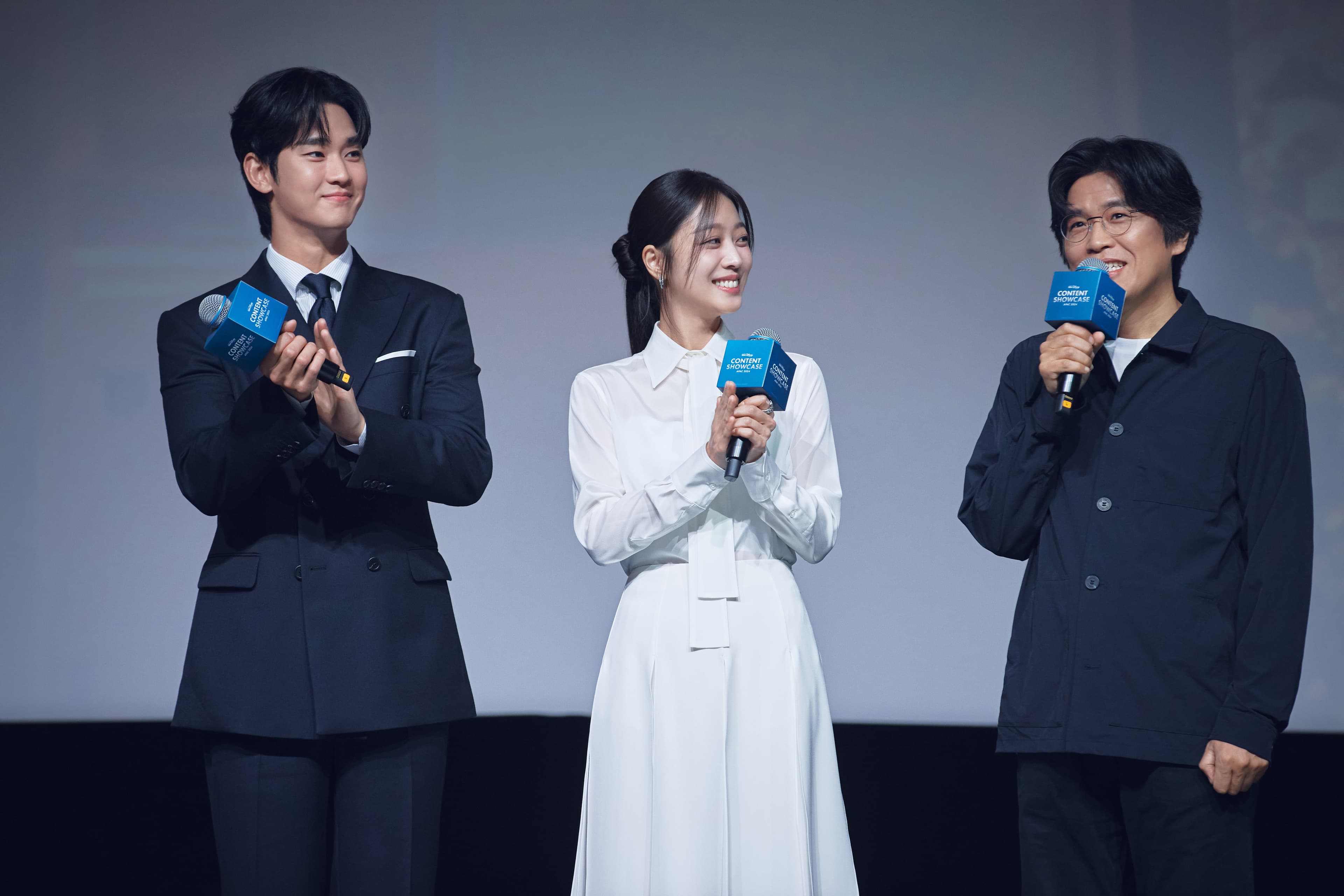 金秀賢（左起）、趙寶兒與導演朴賢錫去年11月曾出席「2024 Disney APAC Content Showcase」，為新劇《山寨人生》造勢。（Disney+提供）