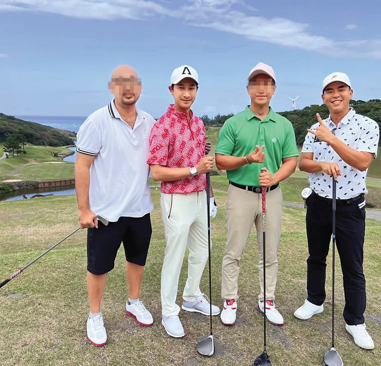 Jeremy（右2）和Darren（左2）、柯有倫（右1）是多年好友，經常一起聚會和打高爾夫球。（翻攝自Jeremy IG）